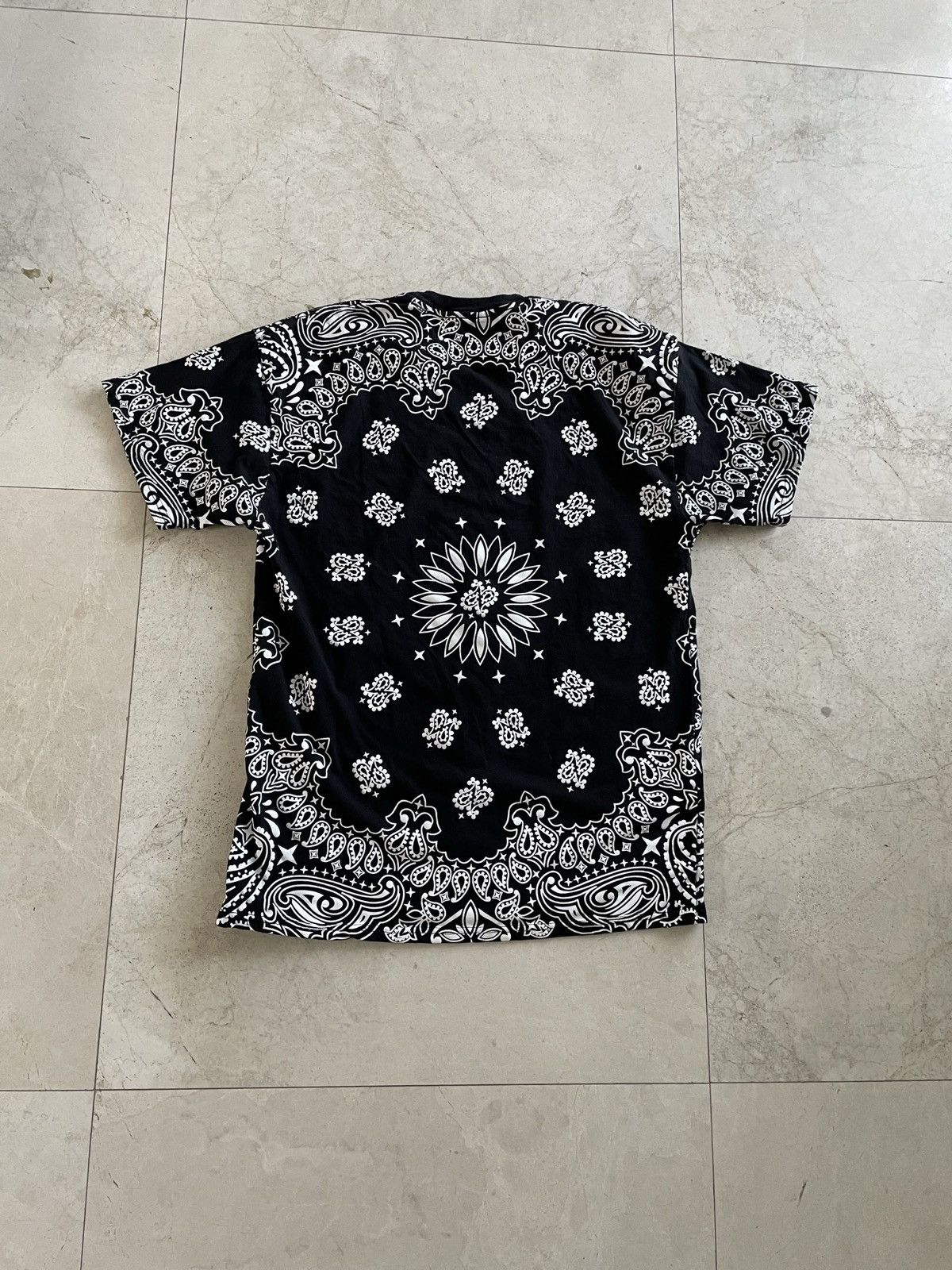 [XL] Supreme Hanes Bandana Tales Tees 在庫あり XL] Supreme Hanes Bandana Tales Tees 在庫あり (Supreme/T