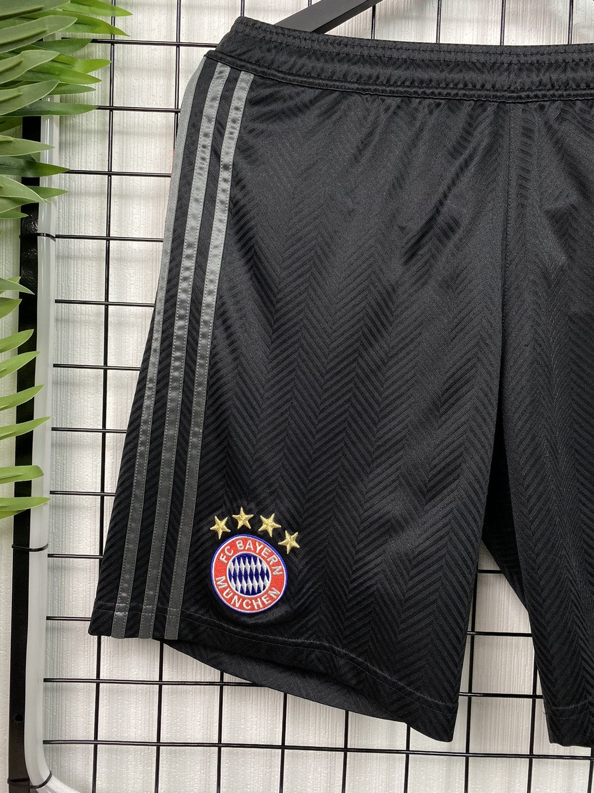 Adidas × Vintage Adidas Bayern Munich 2014-15 Shorts Soccer Football Men’s M Size US 32 / EU 48 - 2 Thumbnail