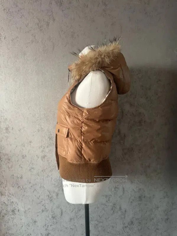Burberry Burberry Women's Khaki Puffer Vest with Fur Hood. Size M / US 6-8 / IT 42-44 - 3 Thumbnail
