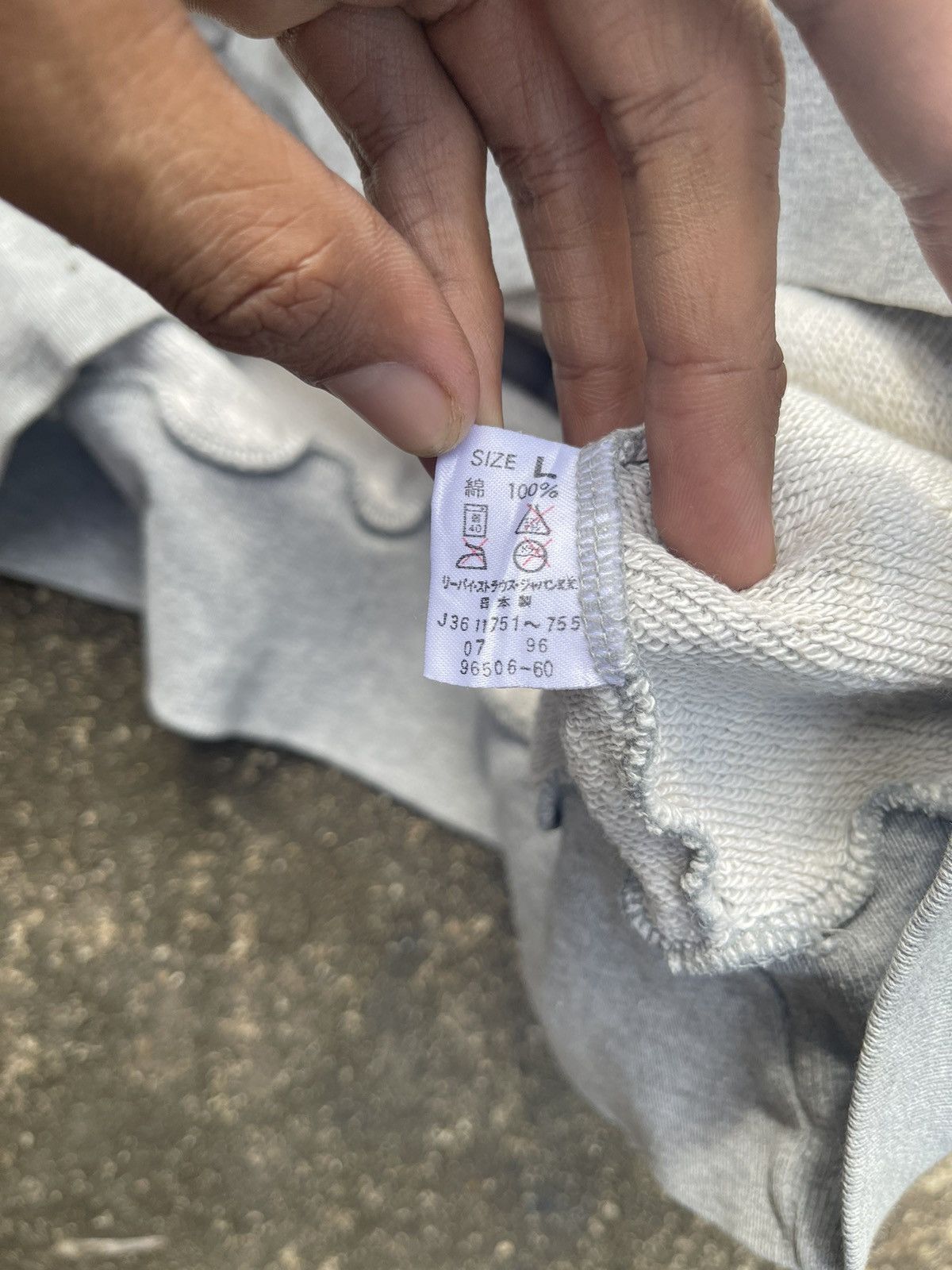 Levi's Vintage 1998 Levi’s Gray Hoodie – Made in Japan – Size L Size US L / EU 52-54 / 3 - 20 Thumbnail