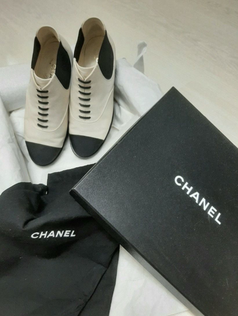 Chanel Lace-ups from CHANEL Cruise 2019 La Pausa Collection. Size US 8 / IT 38 - 3 Thumbnail