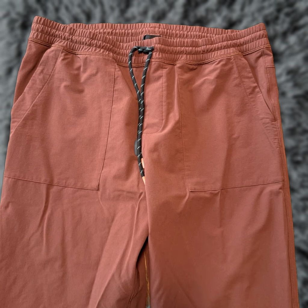Cotopaxi Cotopaxi Men's Performance Athletic Pants Size XL Olive Red Drawstring Size US 36 / EU 52 - 1 Thumbnail