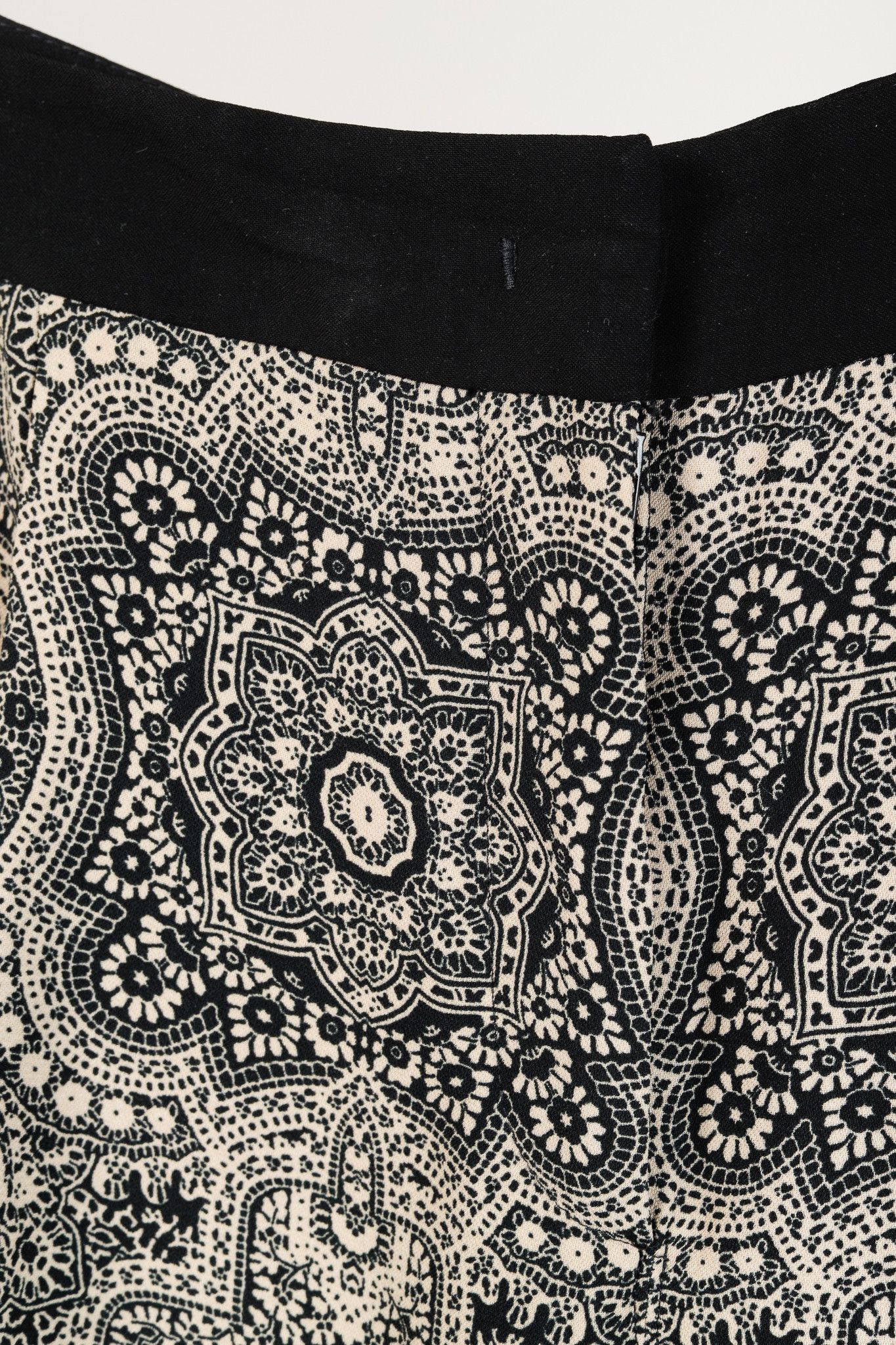 Max Mara Max Mara Weekend Beige & Black Paisley Crepe Trousers Size 34" / US 12 / IT 48 - 8 Thumbnail