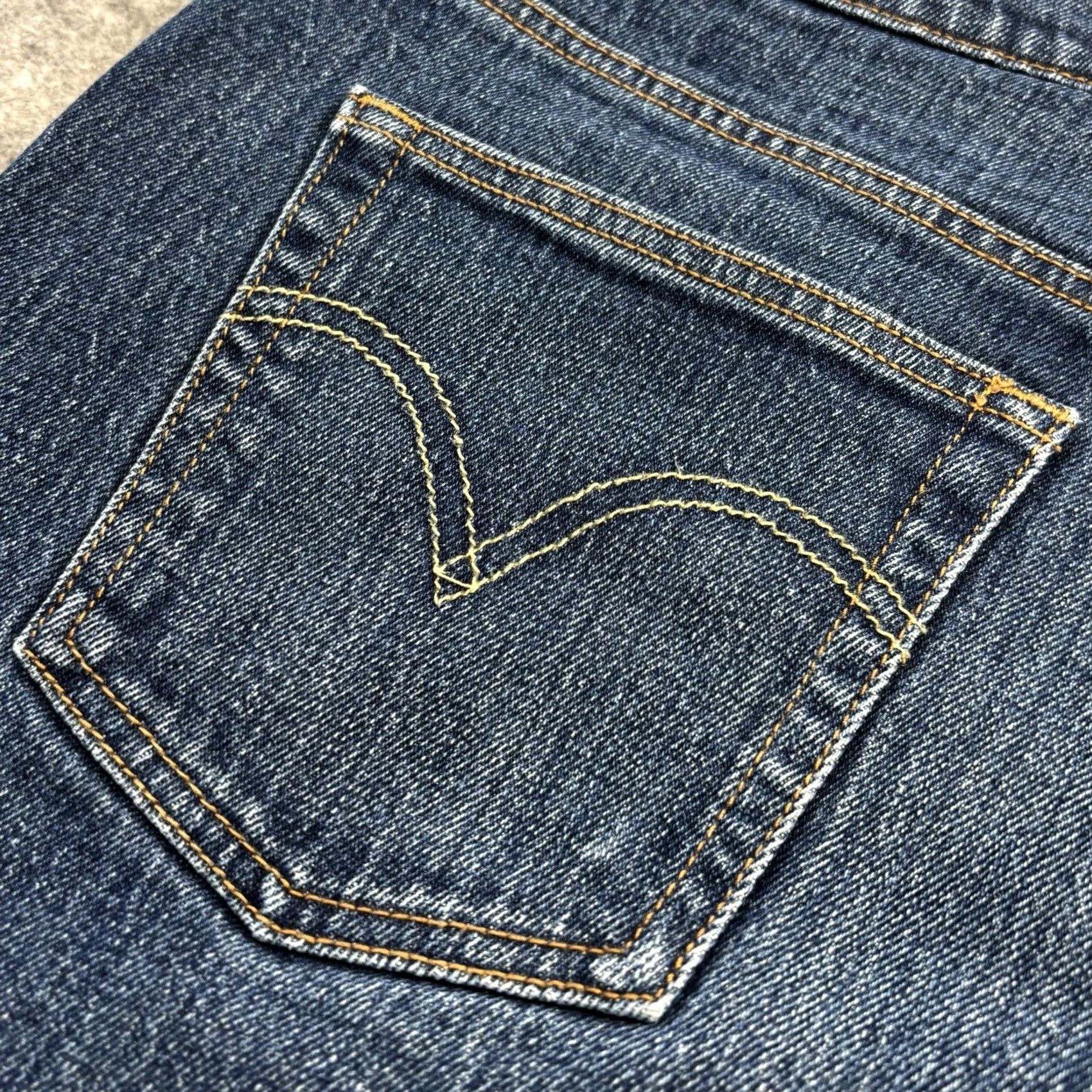 Levi's VINTAGE Levi's 501 Jeans Jeans 28W Regular L27.5 Inseam 5-Pocket Button Fly Denim Blue Men’s Regular No Pattern Size US 28 / EU 44 - 5 Thumbnail