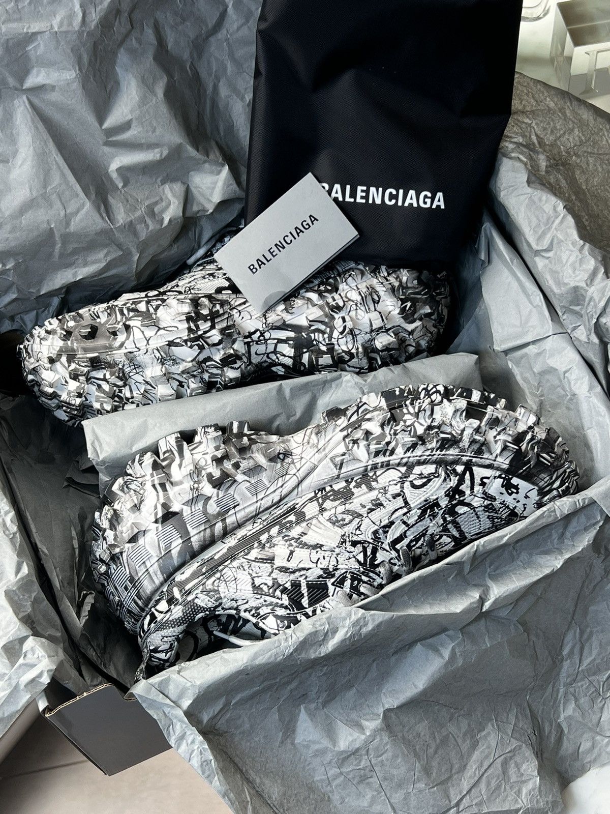 Balenciaga Balenciaga Men’s Graffiti Sneakers Brand New w Box Size US 10.5 / EU 43-44 - 16 Thumbnail