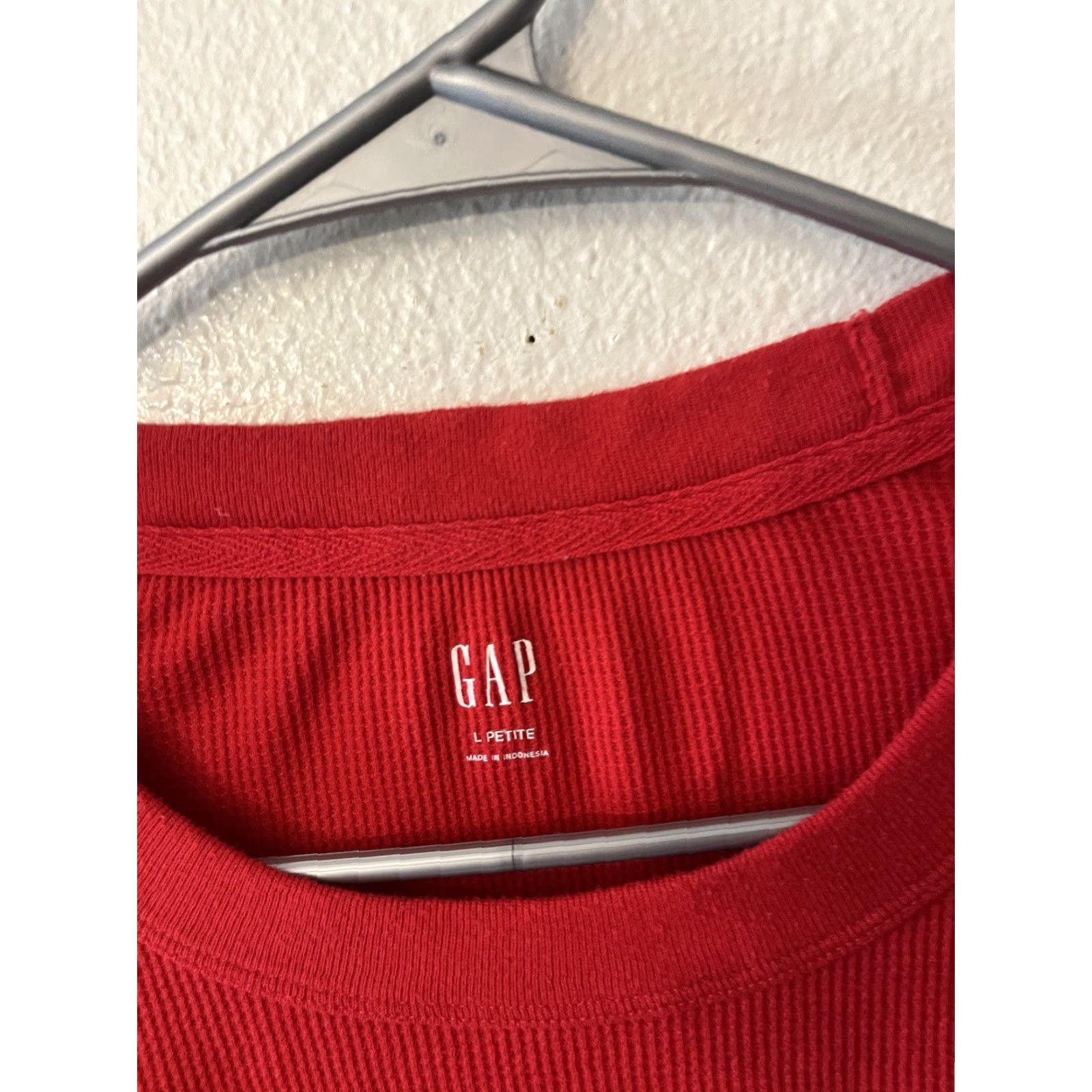 Gap VINTAGE Gap Women LP Petite Red Tee Waffle Long Sleeve Crew Neck T-Shirt Size L / US 10 / IT 46 - 3 Thumbnail