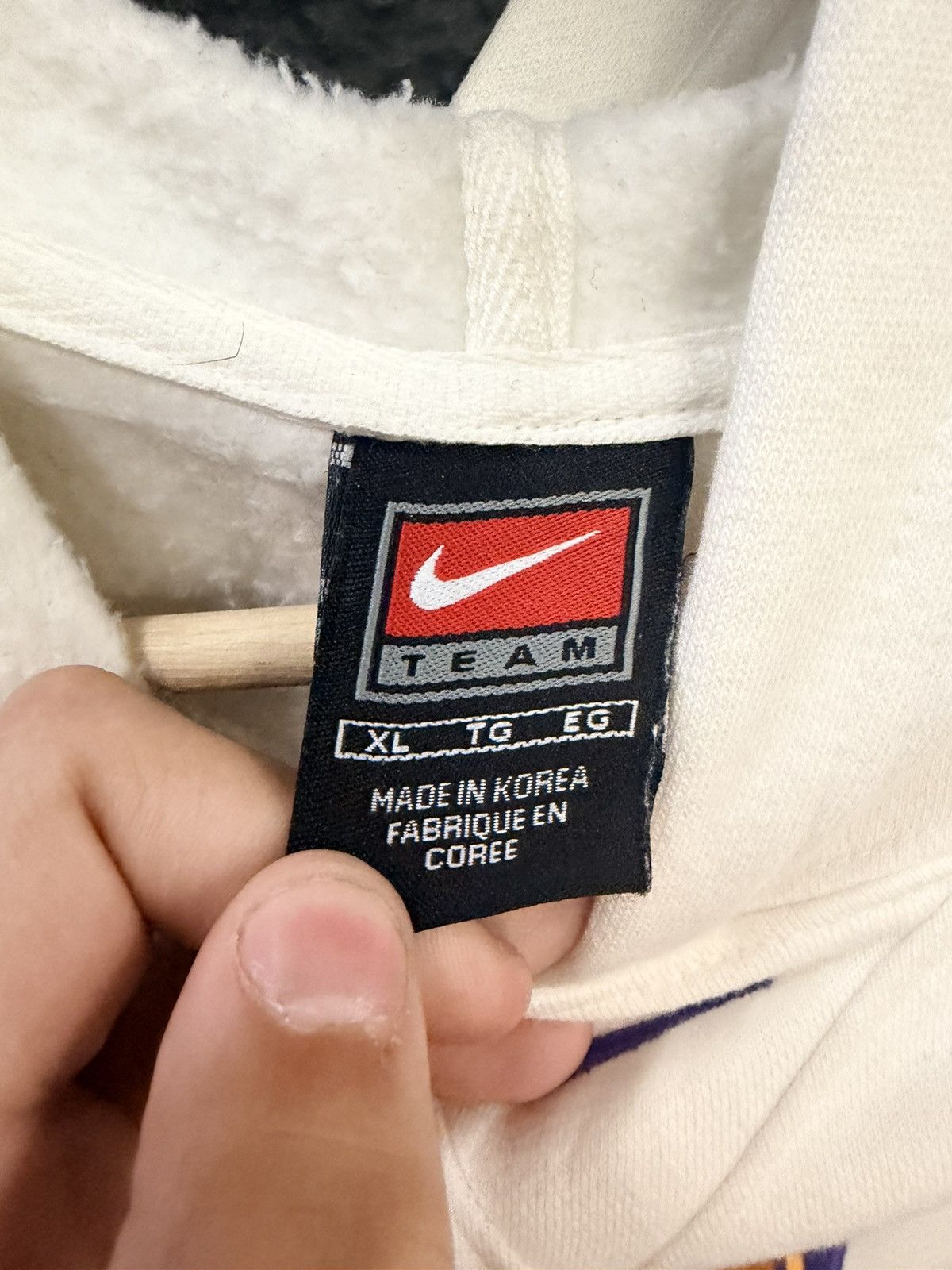 Nike Vintage Nike Lakers NBA Hoodie Size US XL / EU 56 / 4 - 3 Thumbnail