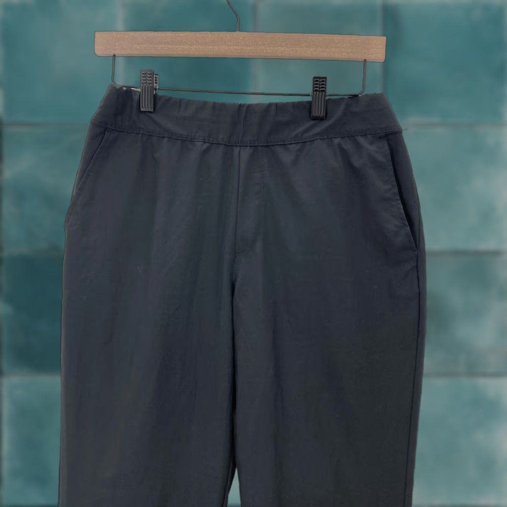 Tommy Bahama Tommy Bahama Golf Pants Womens Medium Black Performance Stretch Tapered Ankle Size 32" / US 10 / IT 46 - 1 Thumbnail