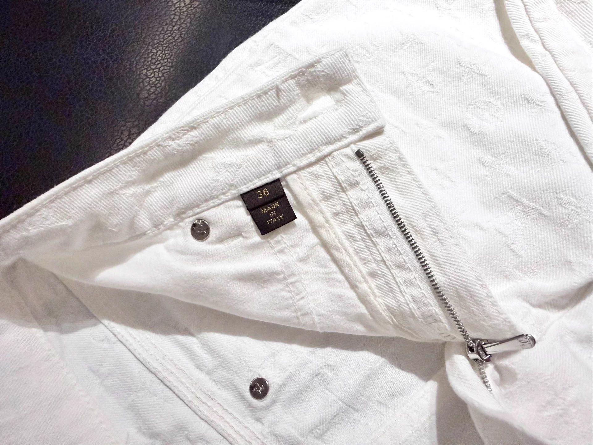 Louis Vuitton LV White Monogram Embossed Jeans 36 (size down) like new Size 26" / US 2 / IT 38 - 5 Thumbnail
