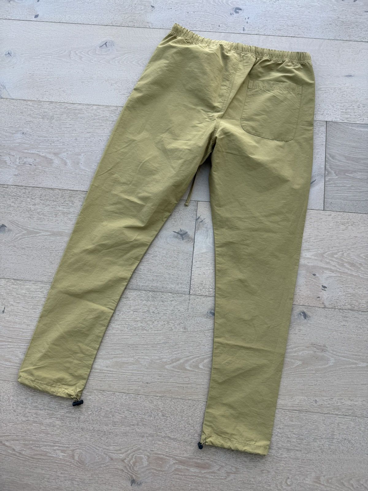 Essentials Fear of god essentials nylon pants amber Size US 32 / EU 48 - 2 Thumbnail