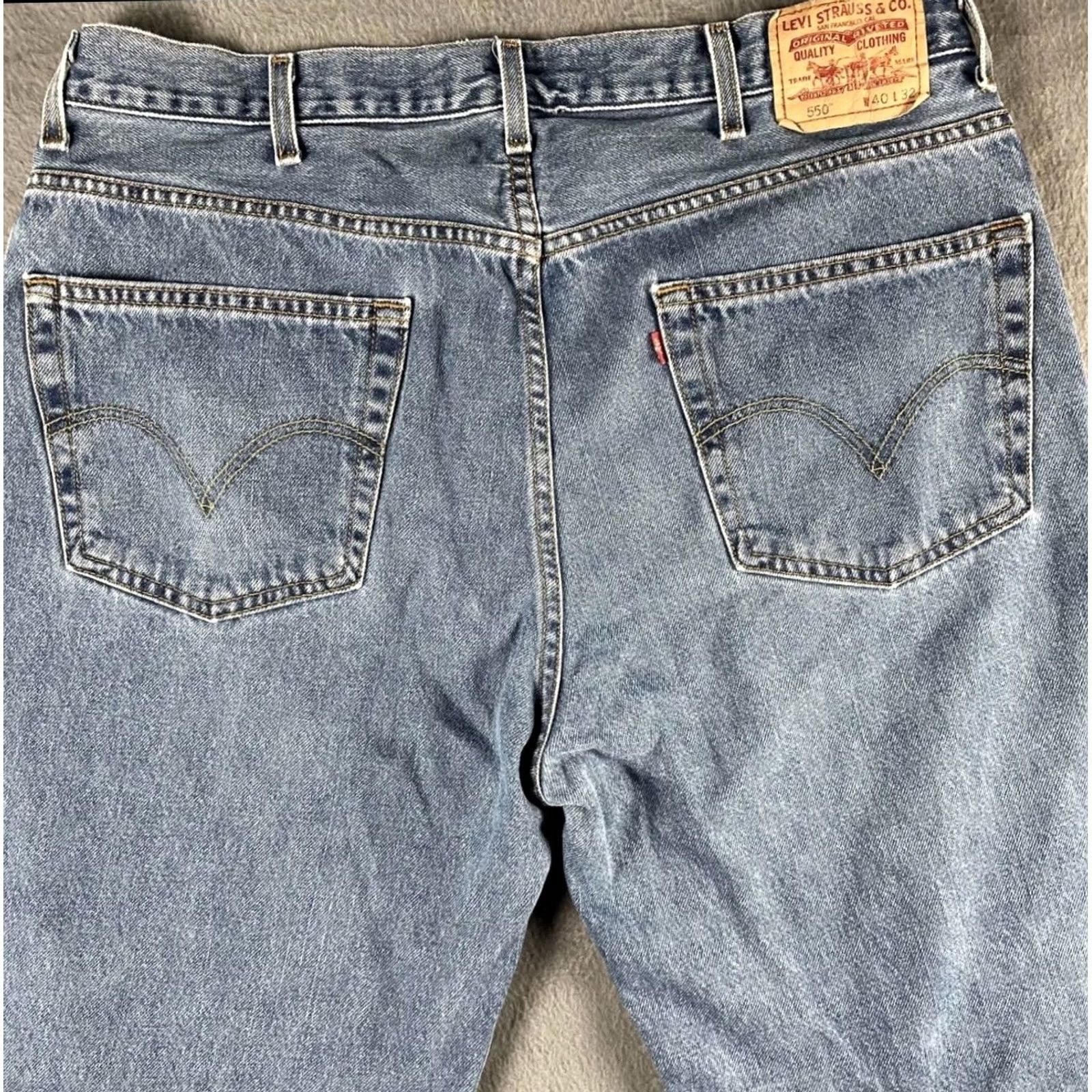 Levi's Levi's 550 Relaxed Fit Jeans Mens 40x32 Denim Blue Medium-Wash Pockets Vintage Style Size US 40 / EU 56 - 4 Thumbnail