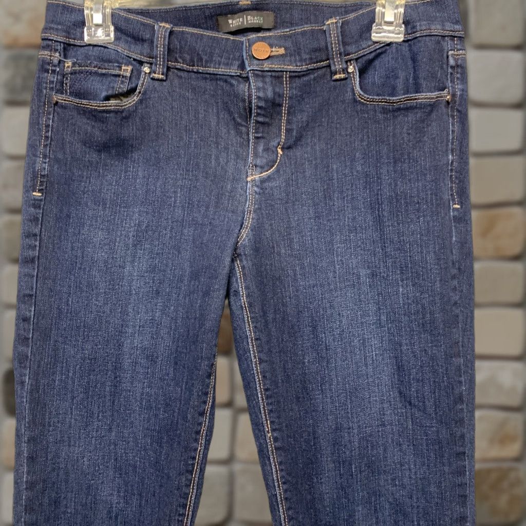 White House Black Market White House Black Market Jeans Crop Dark Wash Blue Denim Size 6 Women 5-Pocket Design Belt Loops Zip Cropped Style Regular Fit Vintage No N/A Size 28" / US 6 / IT 42 - 1 Thumbnail