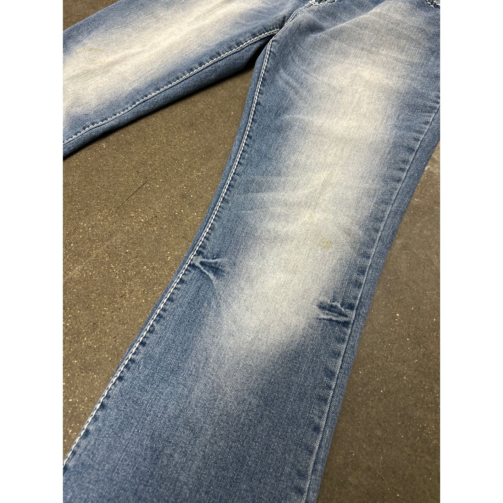 Vintage Y2K Rhythm in Blues Flared Jeweled True Religion tyle Jeans Size 30" / US 8 / IT 44 - 3 Thumbnail