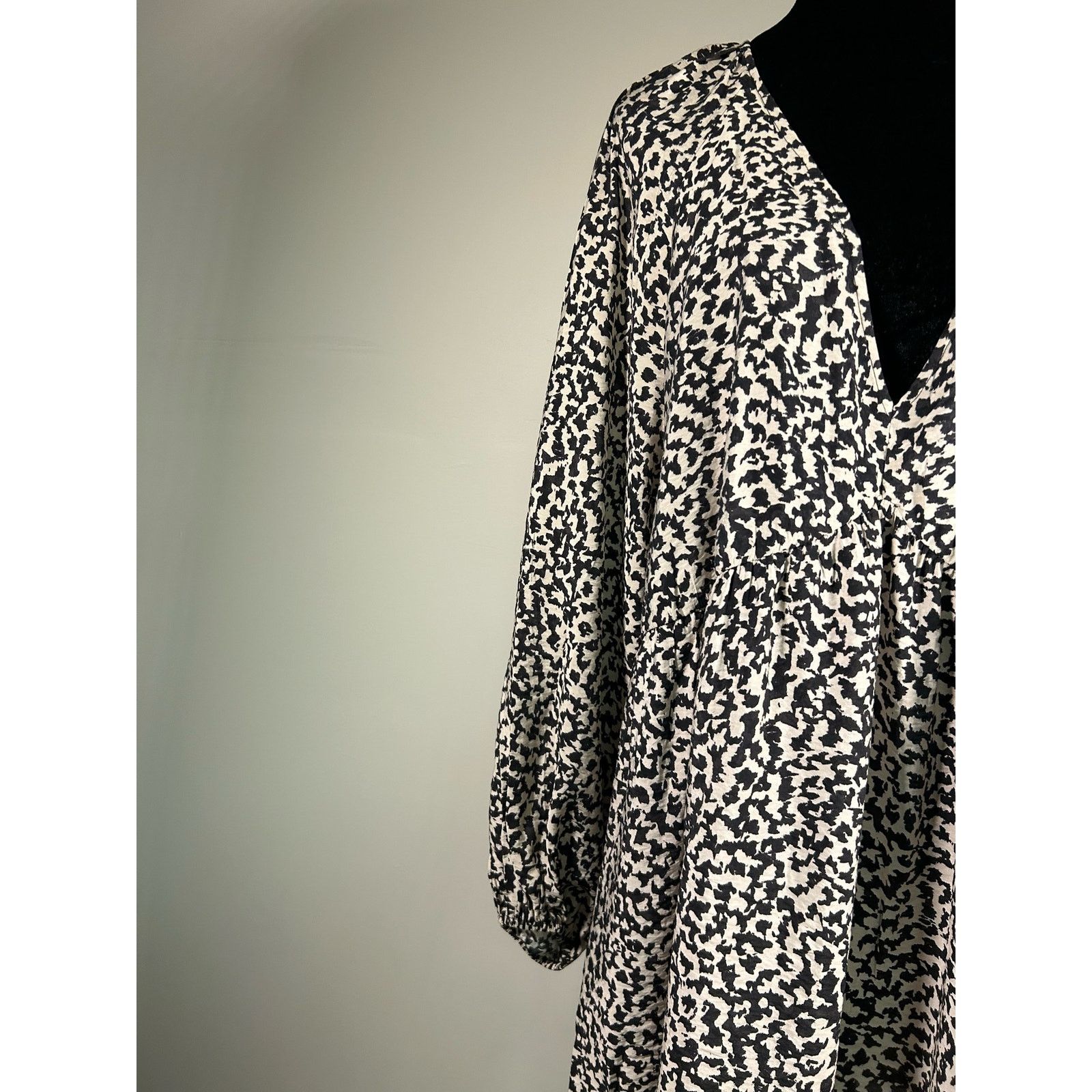 H&M H&M mini dress XXL leopard v-neck puff sleeve lightweight Size XXL / US 16-18 / IT 52-54 - 2 Thumbnail