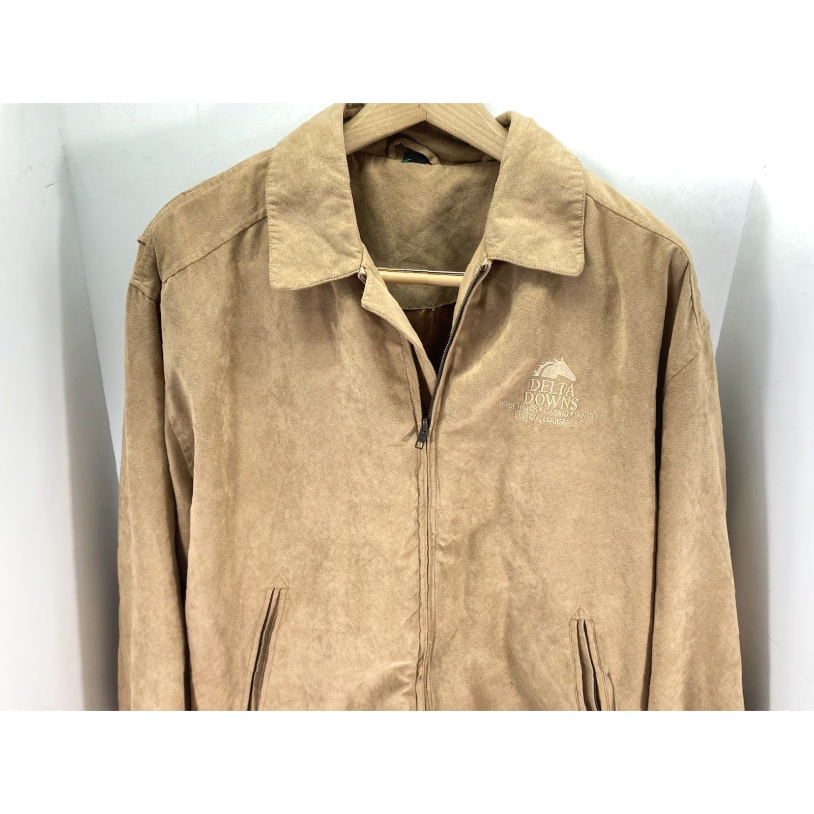 Delta Delta Downs Racetrack Jacket Men XL Beige Full Zip Microfiber Horse Racing VTG Size US XL / EU 56 / 4 - 2 Thumbnail