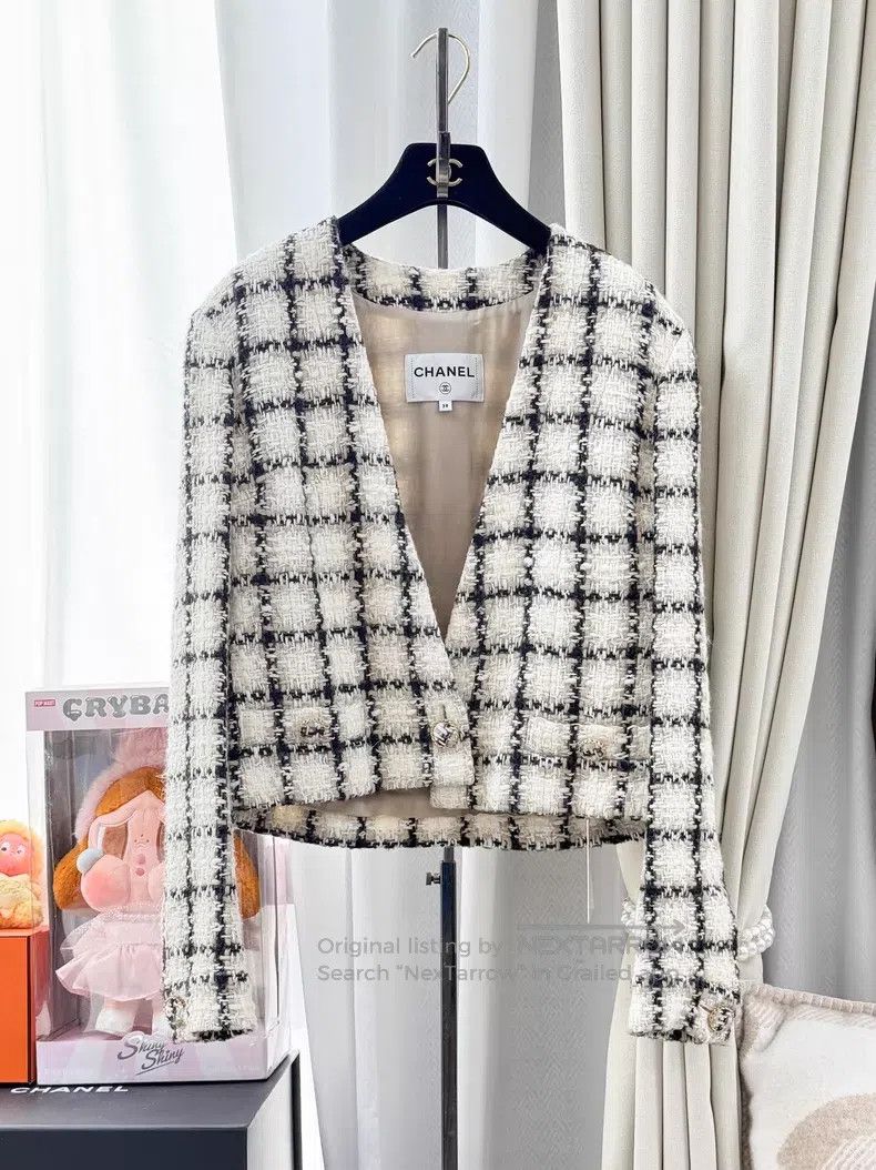 Chanel Chanel Plaid tweed long-sleeved jacket Size XS / US 0-2 / IT 36-38 - 1 Thumbnail