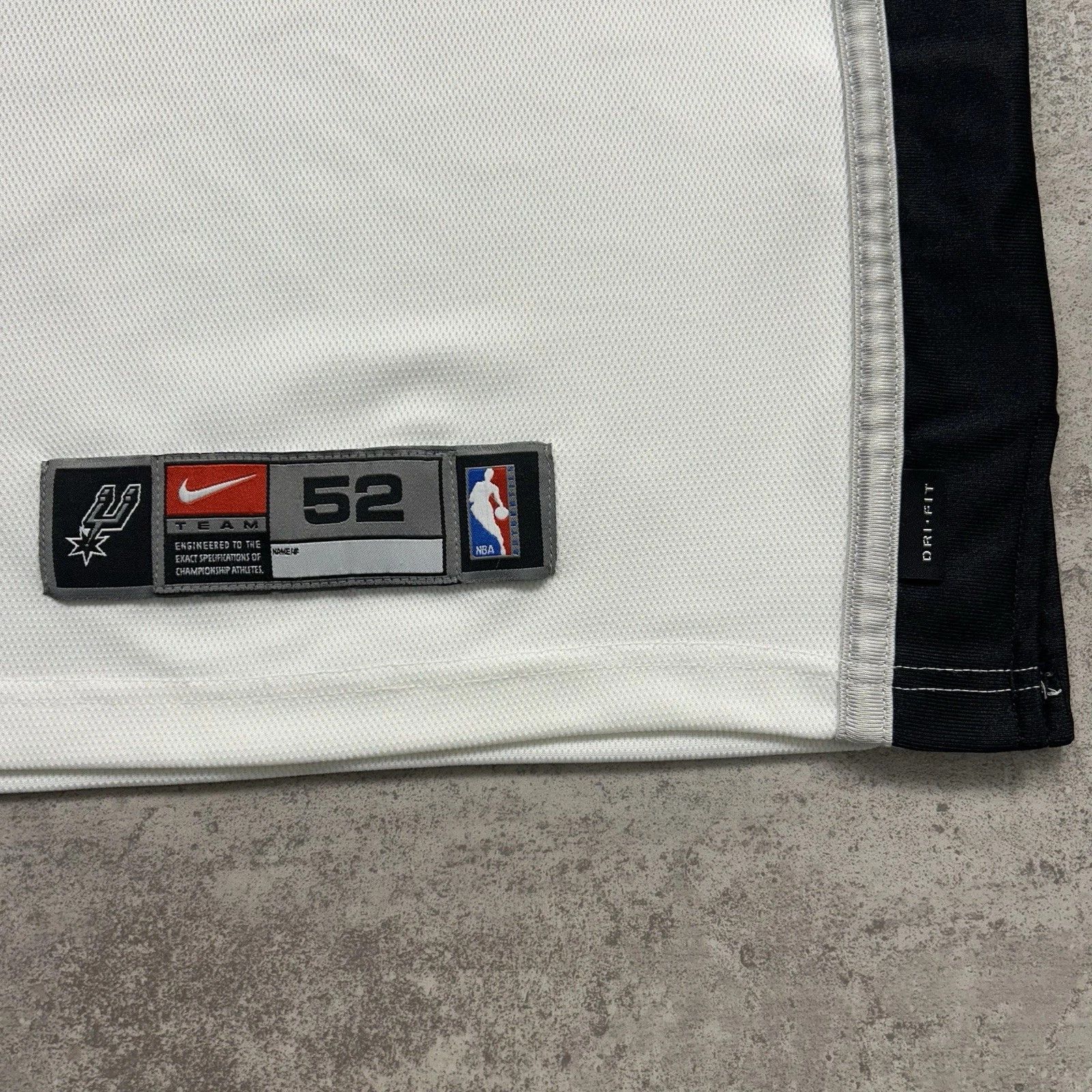 NBA × Nike × Vintage SAN ANTONIO SPURS TIM DUNCAN NIKE AUTHENTIC JERSEY SIZE 52 Size US XXL / EU 58 / 5 - 5 Thumbnail