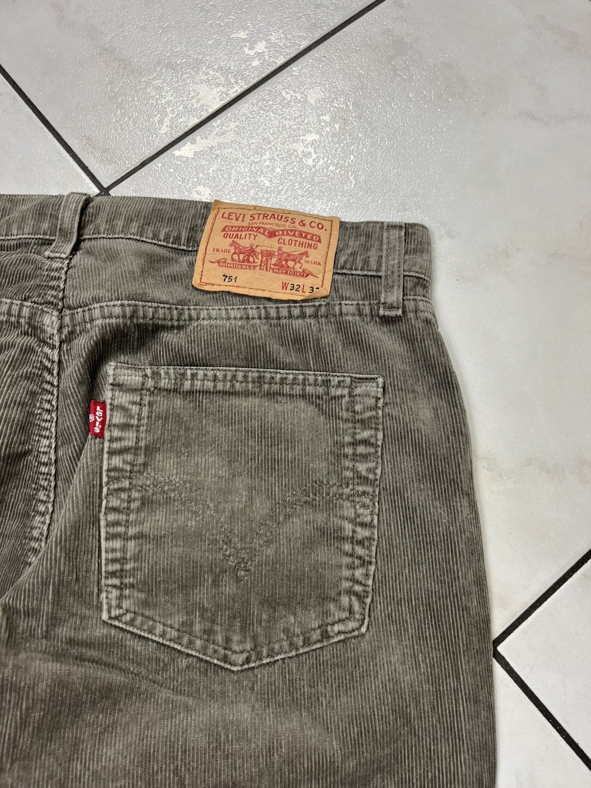 Levi's × Vintage Vintage Levi’s 751 corduroy velvet regular pants trousers Size US 32 / EU 48 - 15 Thumbnail