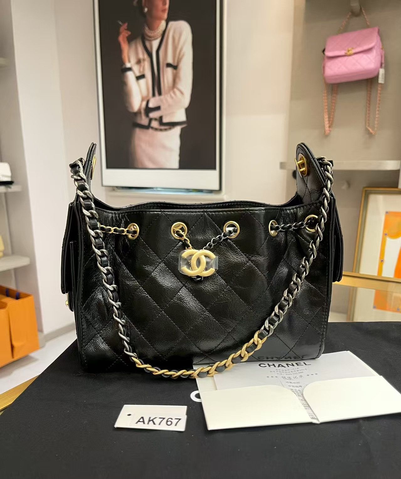 Chanel Pre-loved Bag Very good condition Size ONE SIZE - 1 Thumbnail