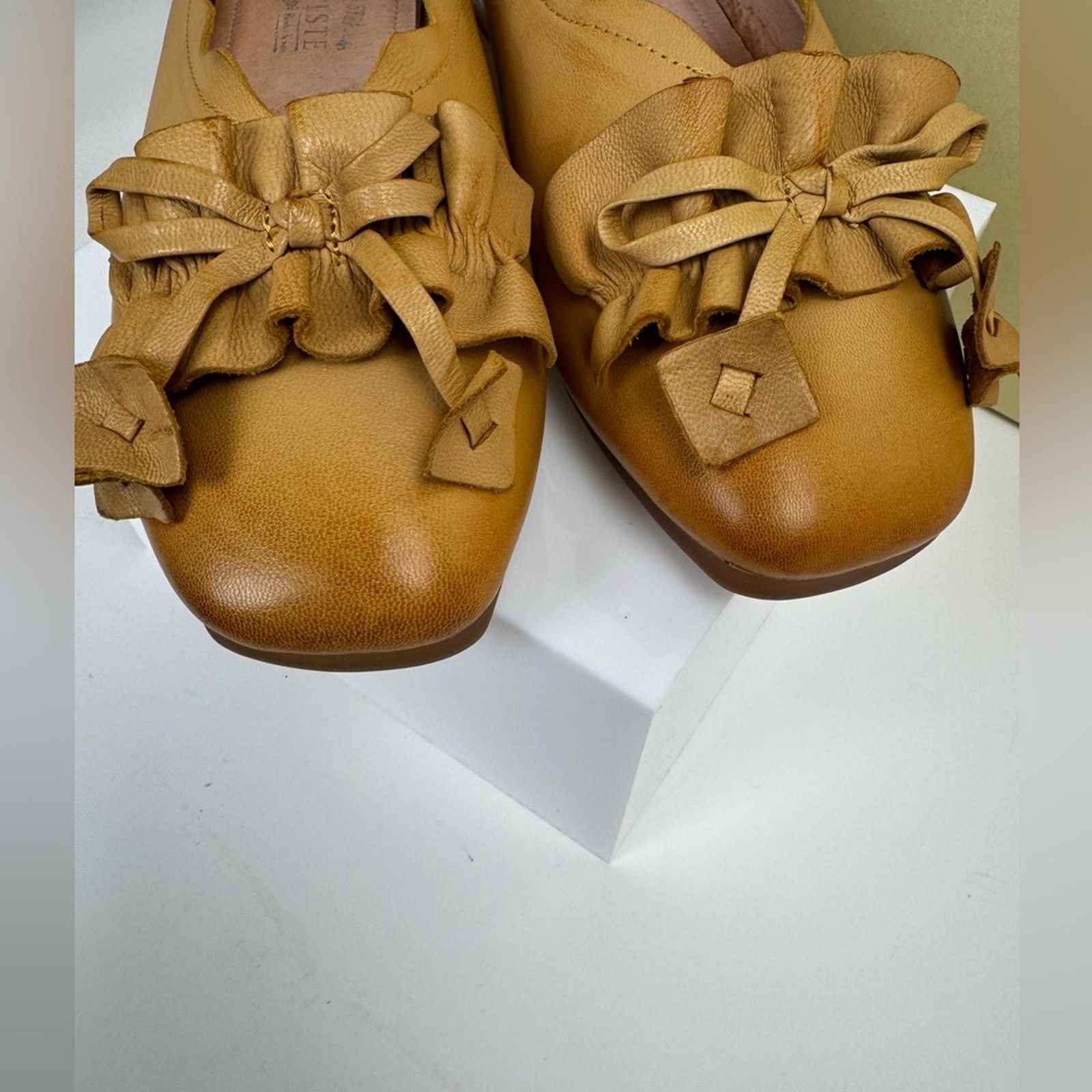 Other L’Artiste women’s buttery soft size 40/ 8.5 flats Size US 8.5 / IT 38.5 - 8 Thumbnail