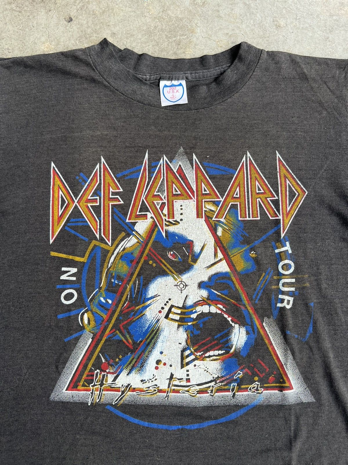 Band Tees Vintage 1987 Def Leppard No Tour Hysteria Band Tees Size US M / EU 48-50 / 2 - 9 Thumbnail