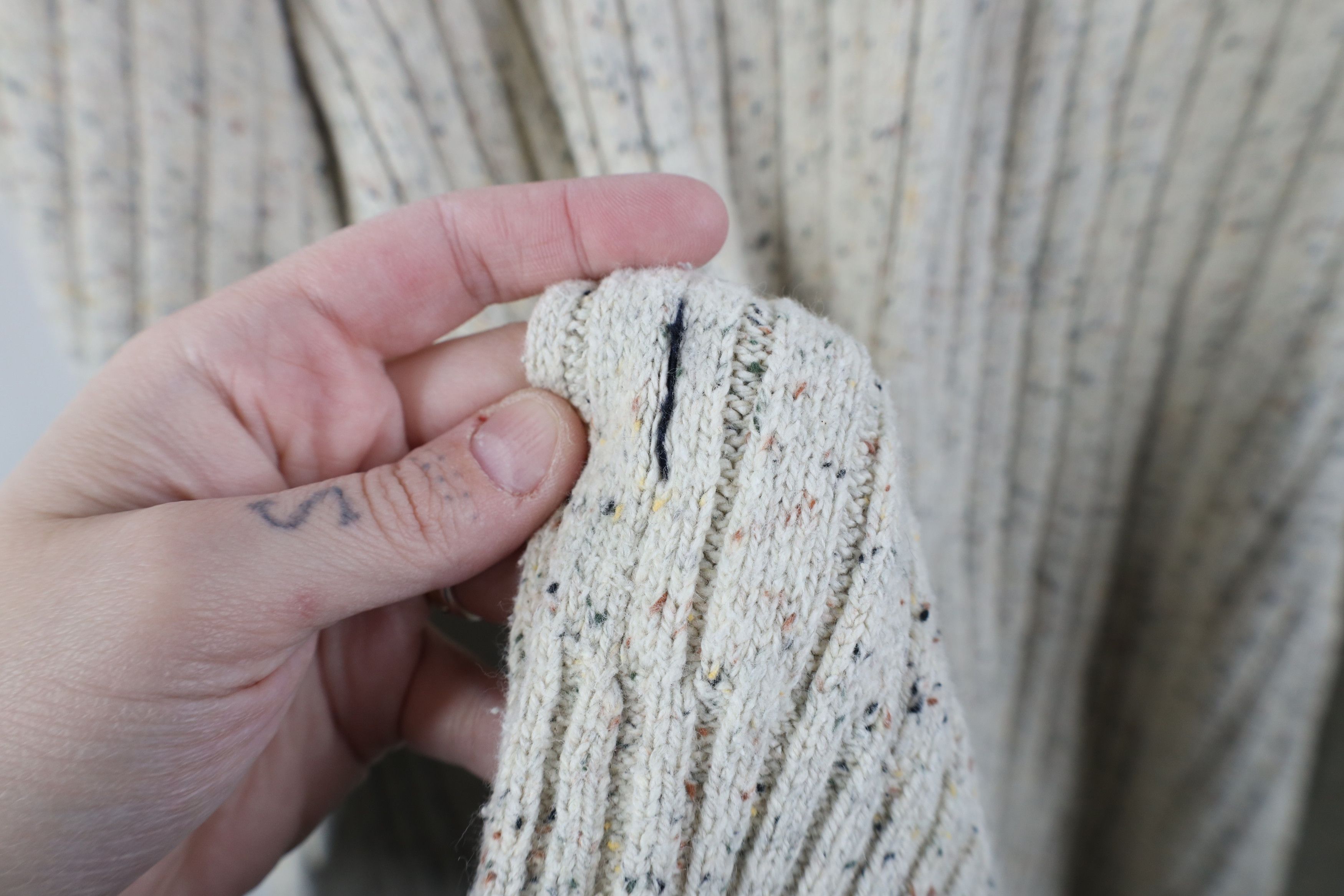 Vintage Vintage 90s Streetwear Fleck Ribbed Knit V-Neck Sweater Size US L / EU 52-54 / 3 - 7 Thumbnail