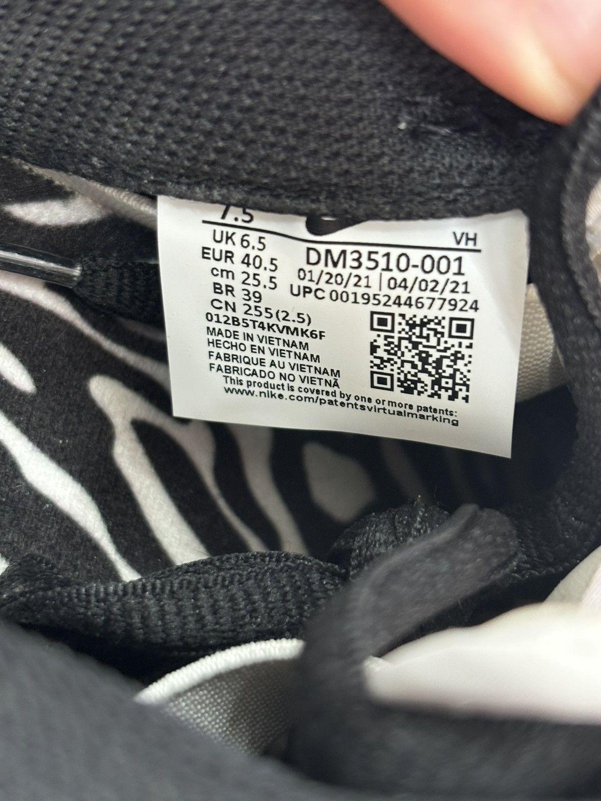 Nike Nike SB Dunk Low OG Quartersnacks Zebra Sz. 7.5 Size US 7.5 / EU 40-41 - 9 Thumbnail