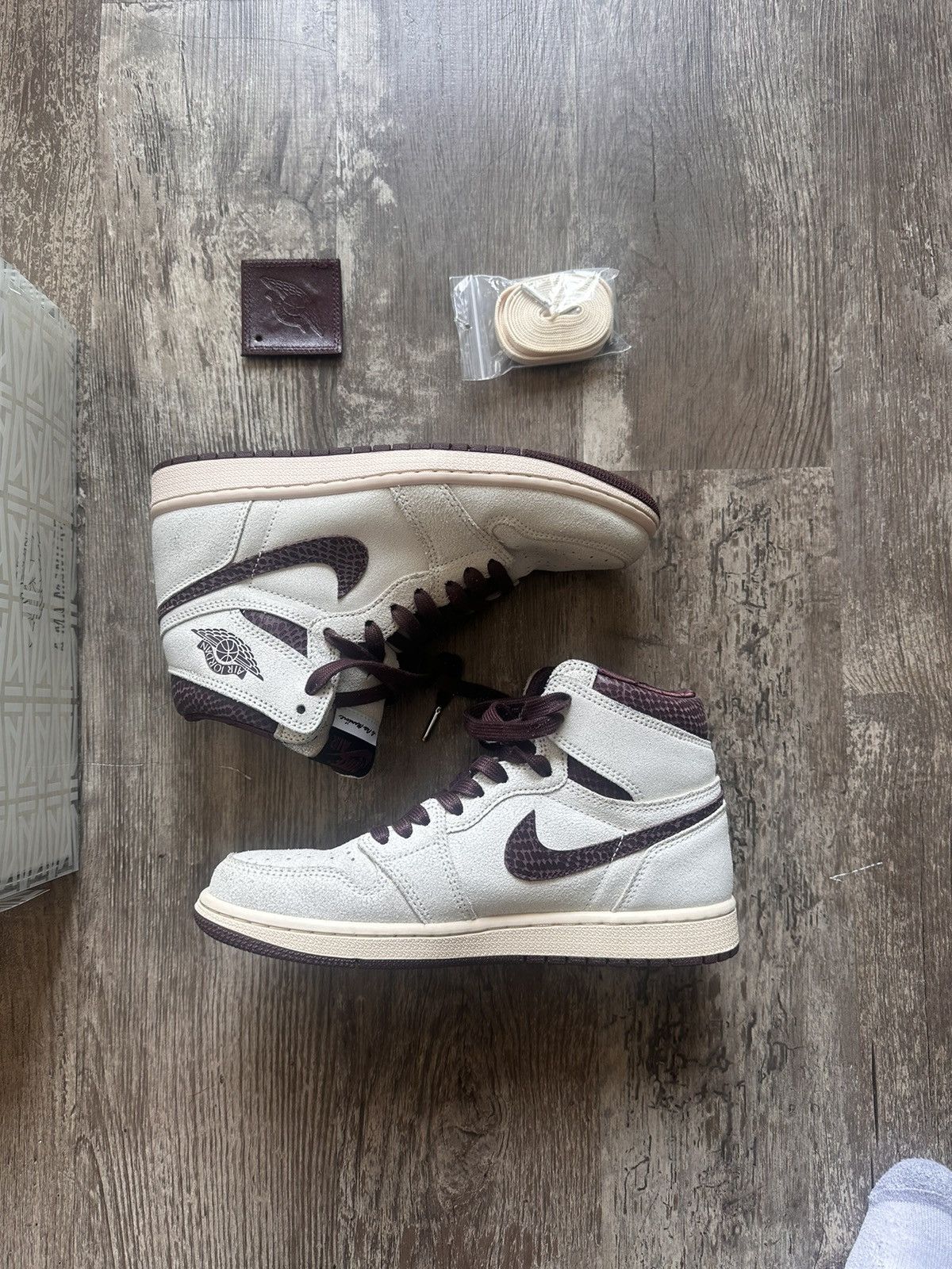 A Ma Maniere × Jordan Brand × Nike A Ma Maniere x Air Jordan 1 High OG Sail Burgundy US8 Size US 8 / EU 41 - 2 Thumbnail