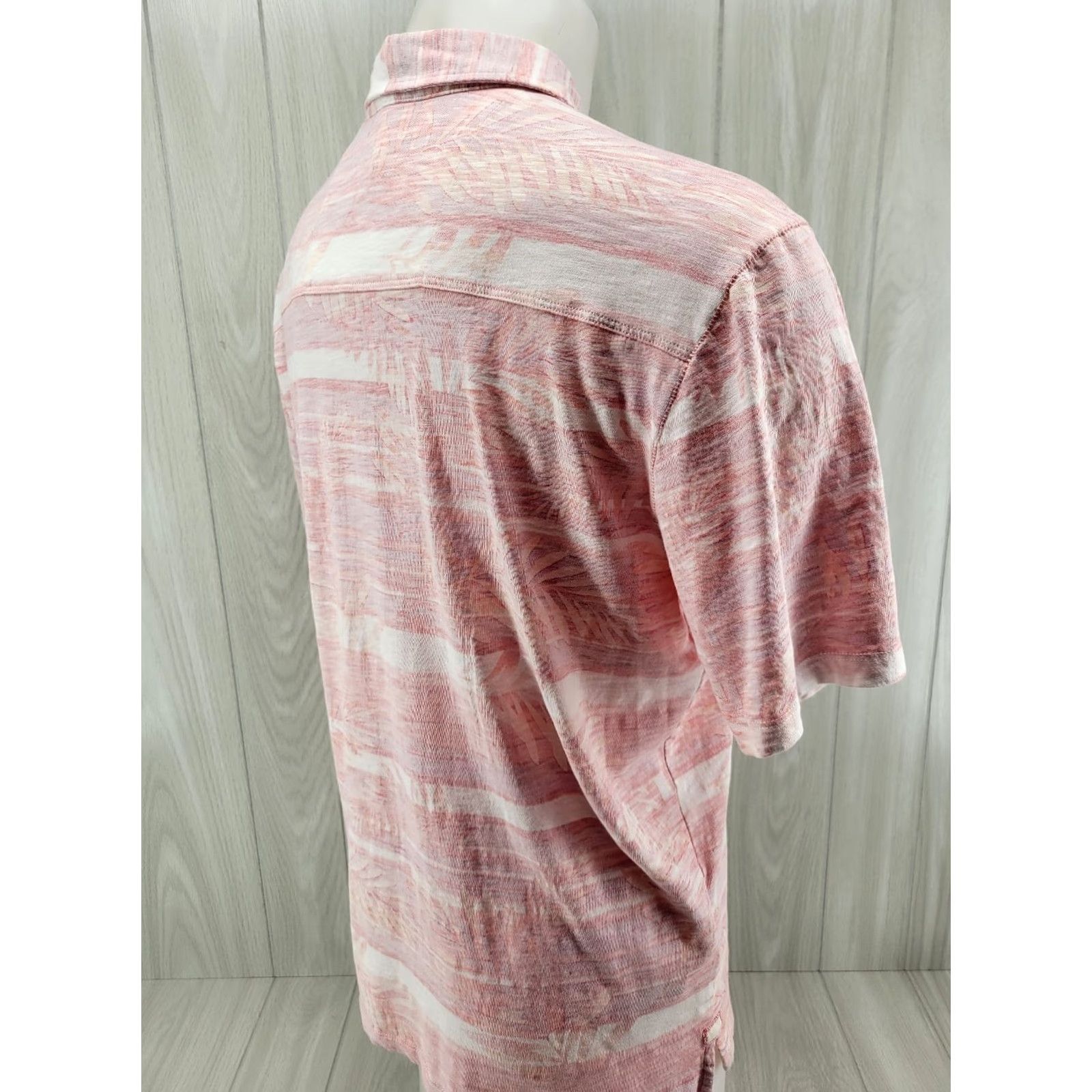 Tommy Bahama Tommy Bahama Polo Pink Mens Size Large 1/4 Button Shirt Casual Hawaiian Bahamas Vacation Beach Golf Short Sleeve Pattern Palm Trees 90s? Size US L / EU 52-54 / 3 - 5 Thumbnail
