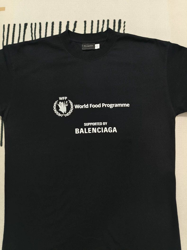 Balenciaga Balenciaga World Food Black Short Sleeve 2504-Nextarrow Size US S / EU 44-46 / 1 - 3 Thumbnail