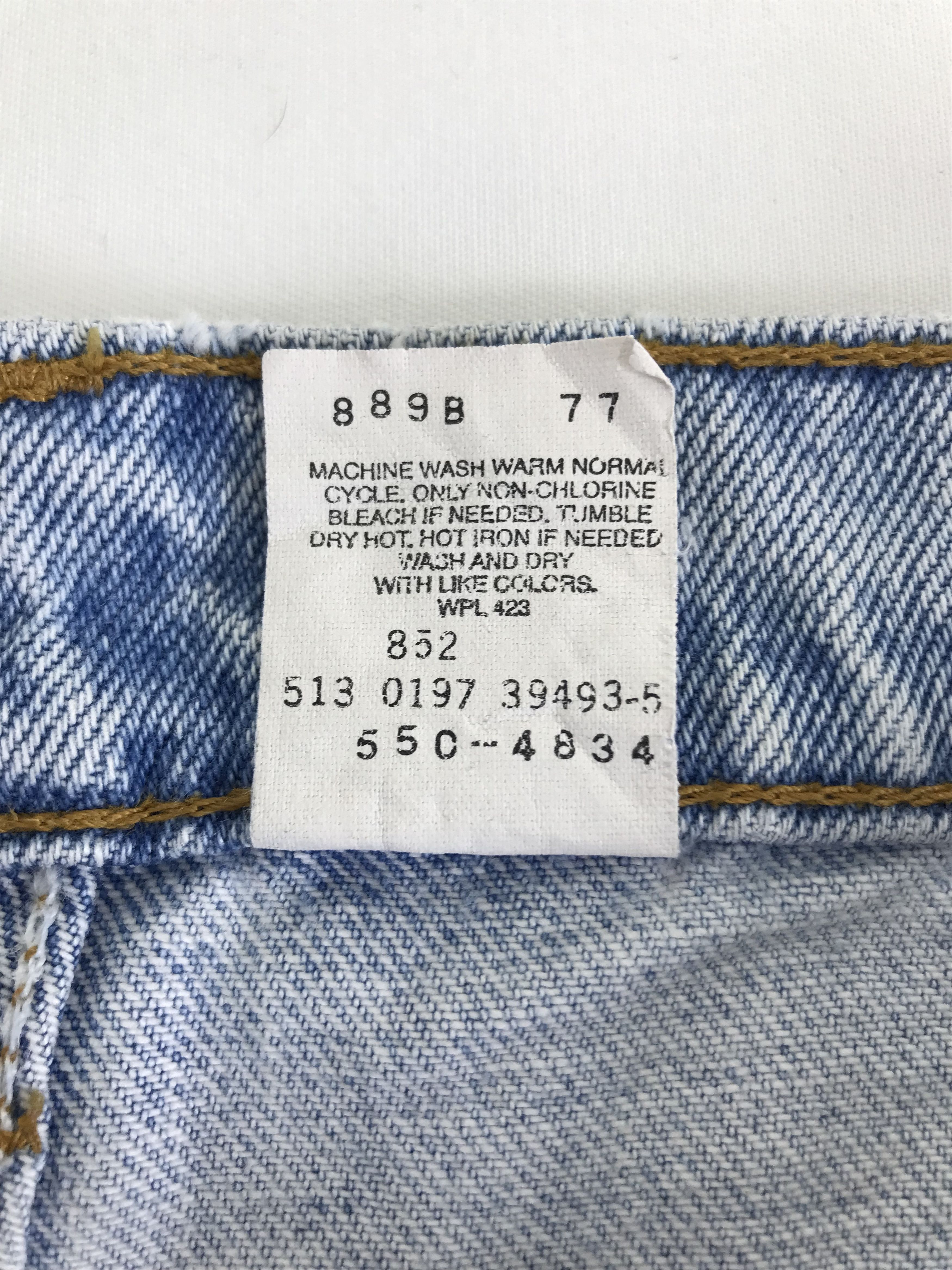 Levi's Vintage 90s Levi's 550 Relaxed Fit Jeans Light Wash Denim Size US 36 / EU 52 - 12 Thumbnail