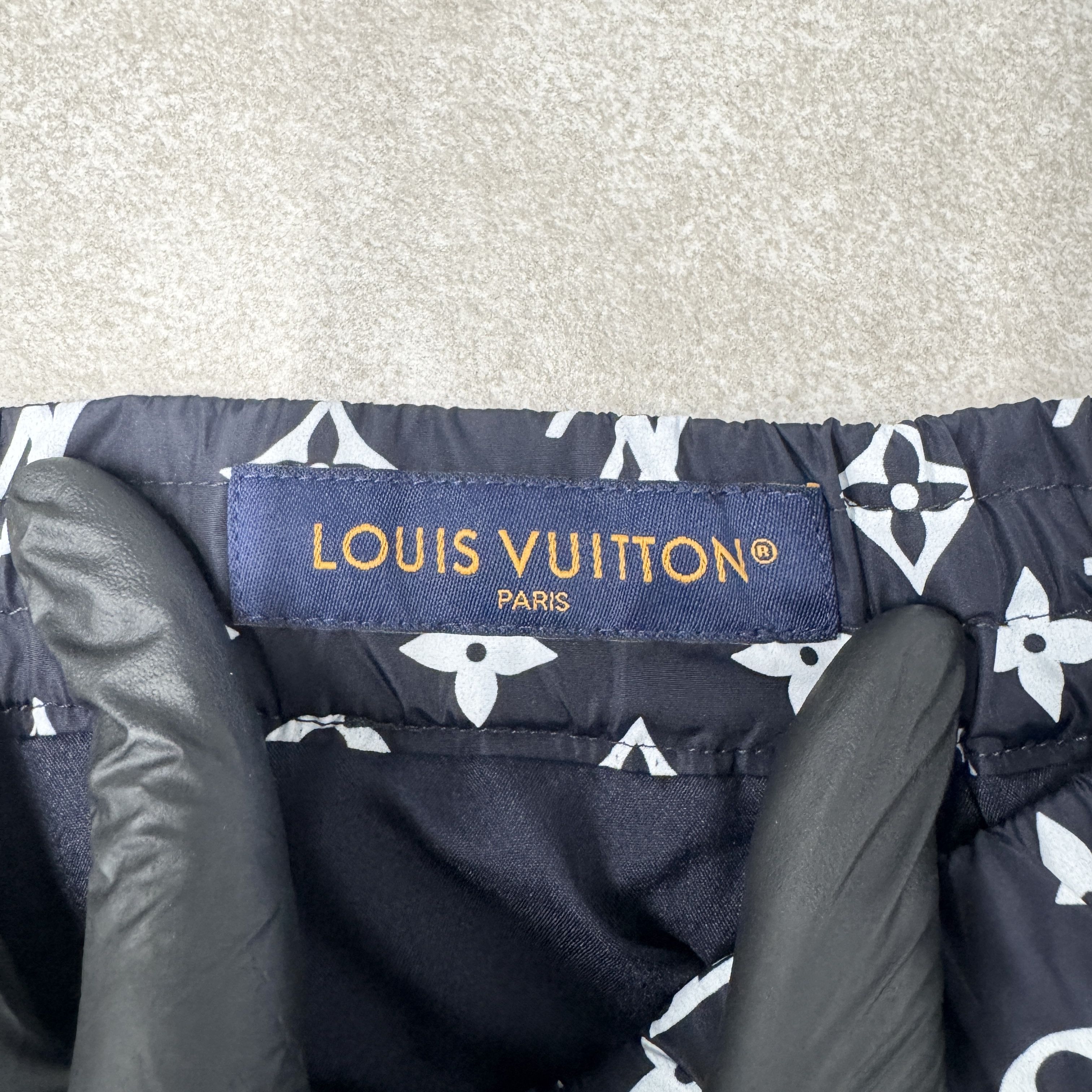 Louis Vuitton Louis Vuitton 1AFWQB Monogram Track Pants RRP £1720 Size US 30 / EU 46 - 9 Thumbnail