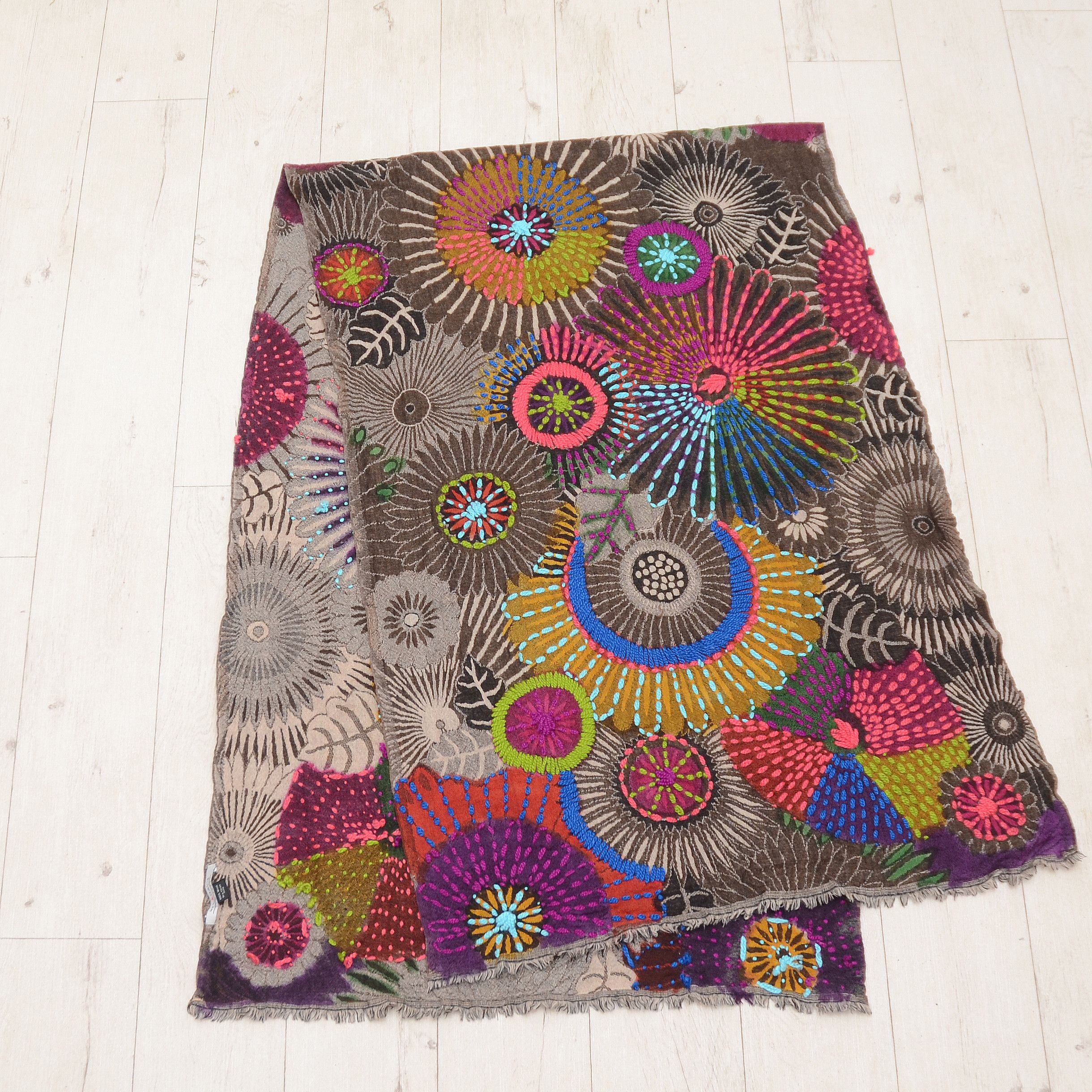 Other Mel & Davis New York 100% Wool Flower Scarf Shawl Big Size Size ONE SIZE - 7 Thumbnail