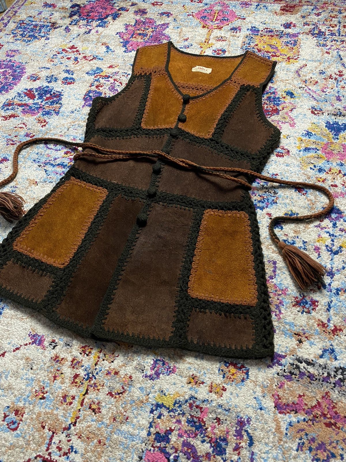 Vintage 1970 suede Leather patchwork Vest Crotcheted Hippie Tassels Size M / US 6-8 / IT 42-44 - 3 Thumbnail