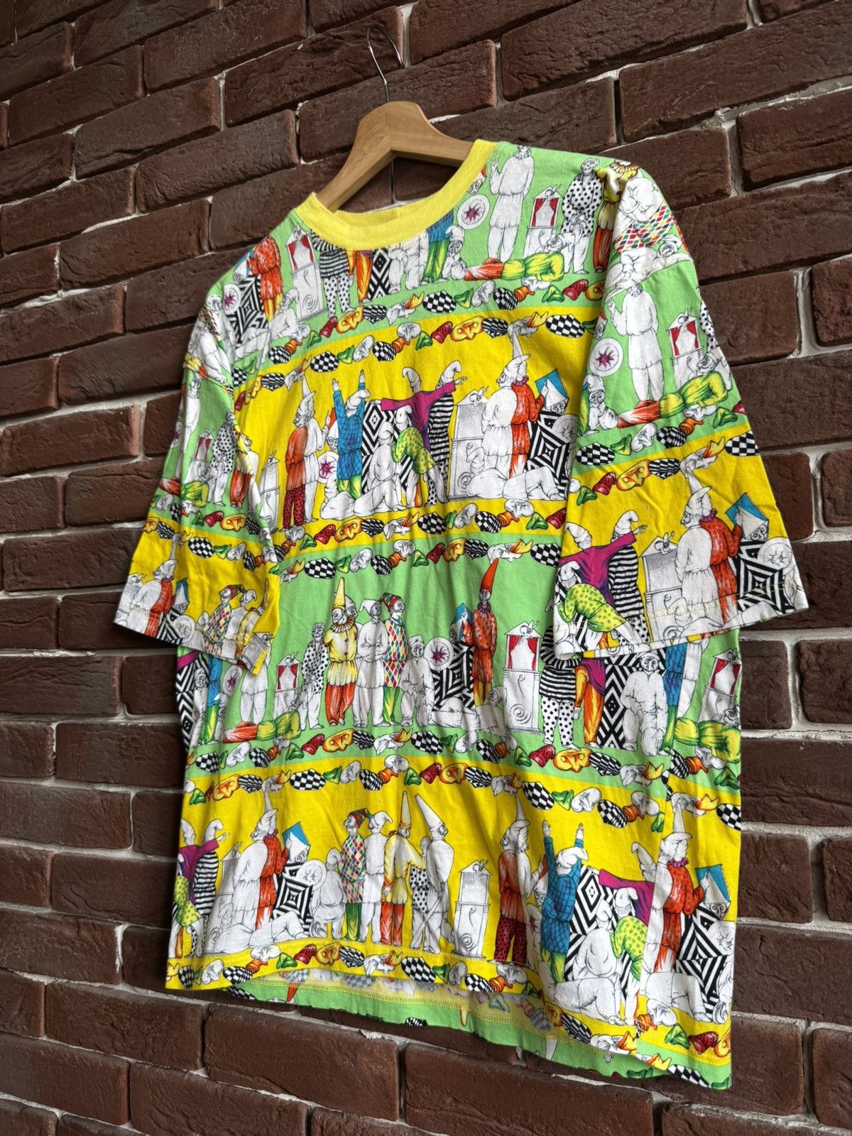 Versace Rare Vintage 90s Versace Circus Garden Archive tee designer Size US L / EU 52-54 / 3 - 5 Thumbnail