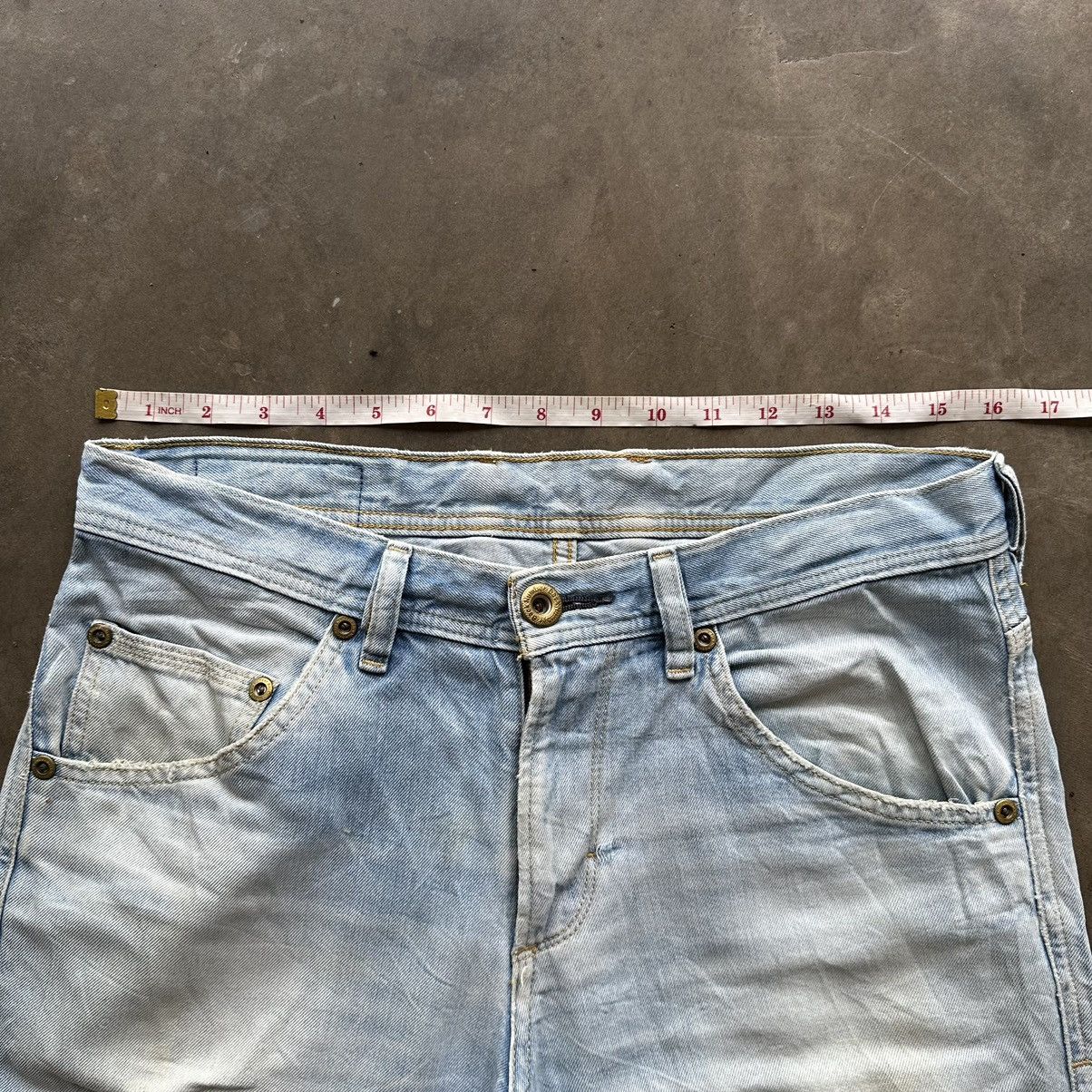 Japanese Brand Vintage Back Numbers Lightwash Faded Distressed Denim Jean Size US 32 / EU 48 - 8 Thumbnail
