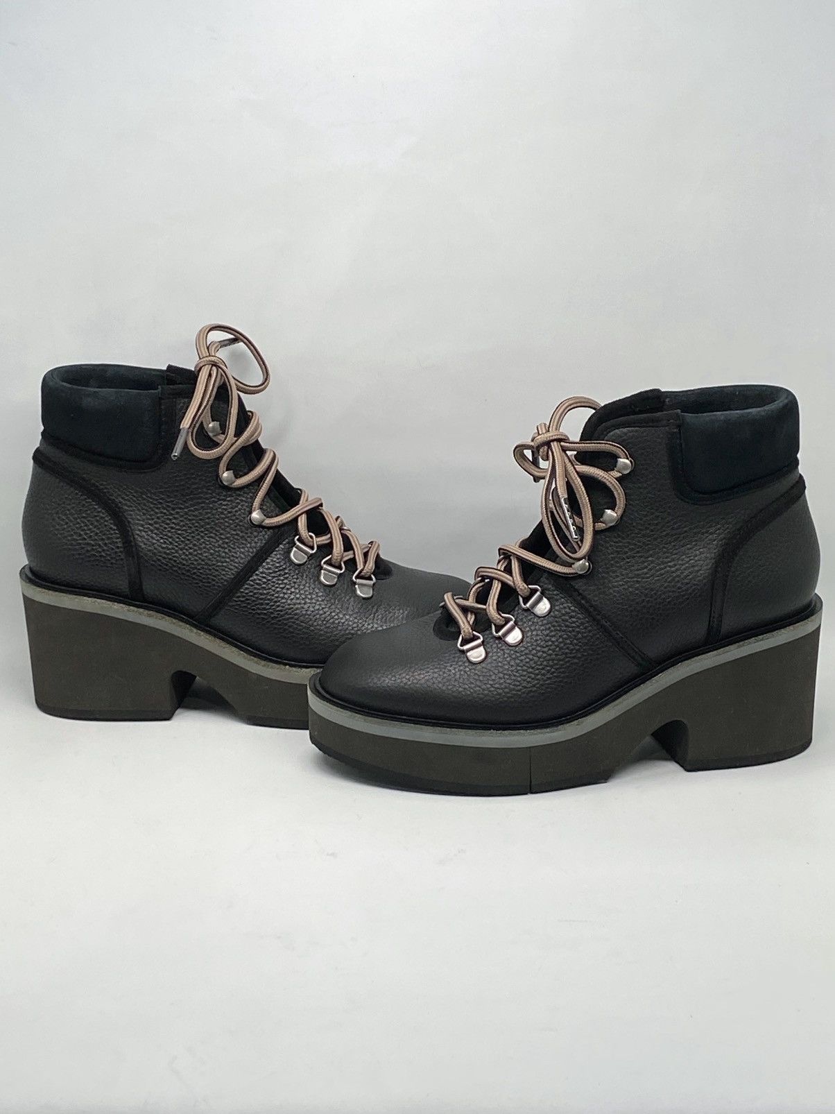 Robert Clergerie Clergerie Lace Up Leather booties size 37 Size US 7 / IT 37 - 6 Thumbnail