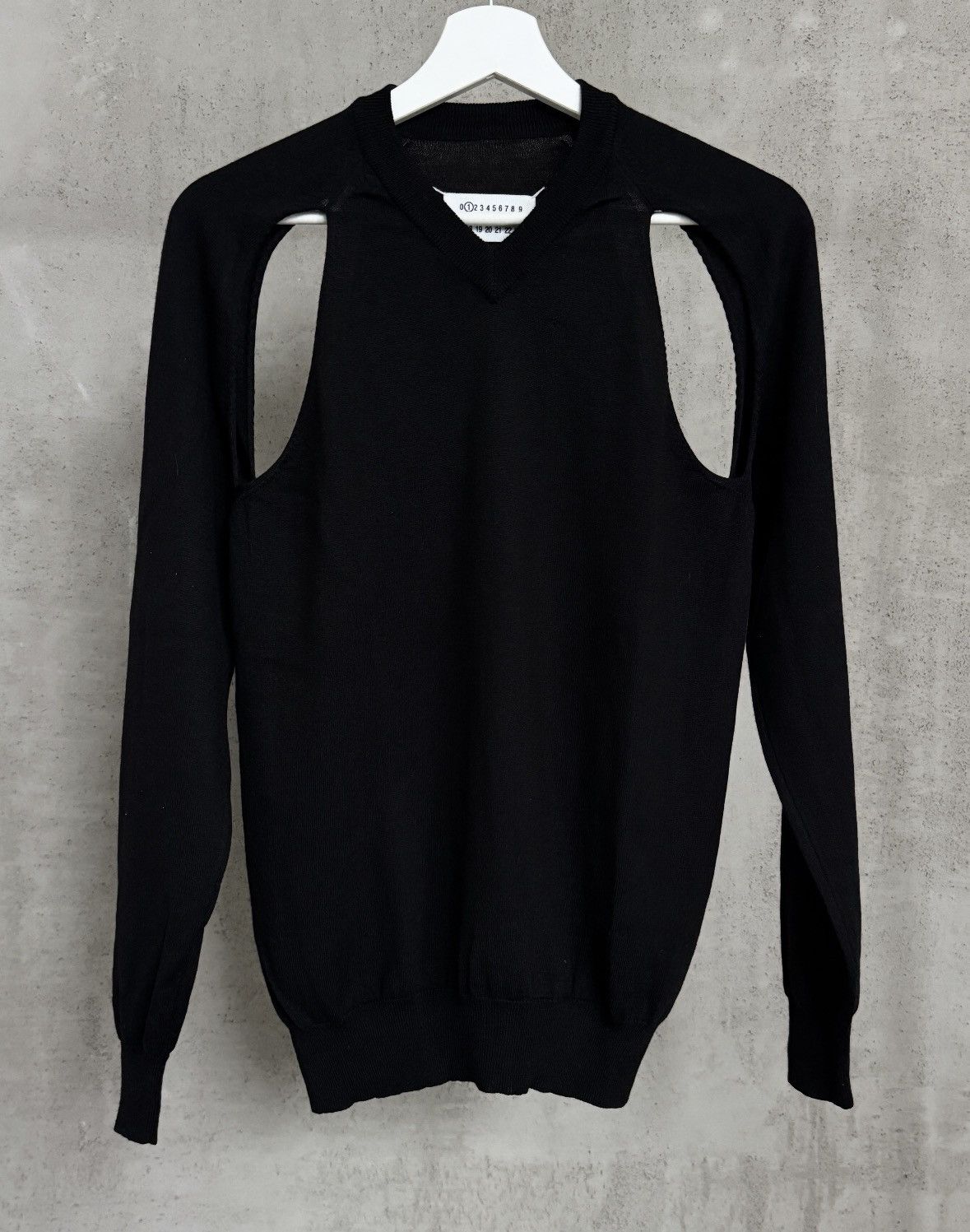Maison Margiela Maison Martin Margiela Shoulder Cut-out Sweater AW08 Size L / US 10 / IT 46 - 1 Thumbnail