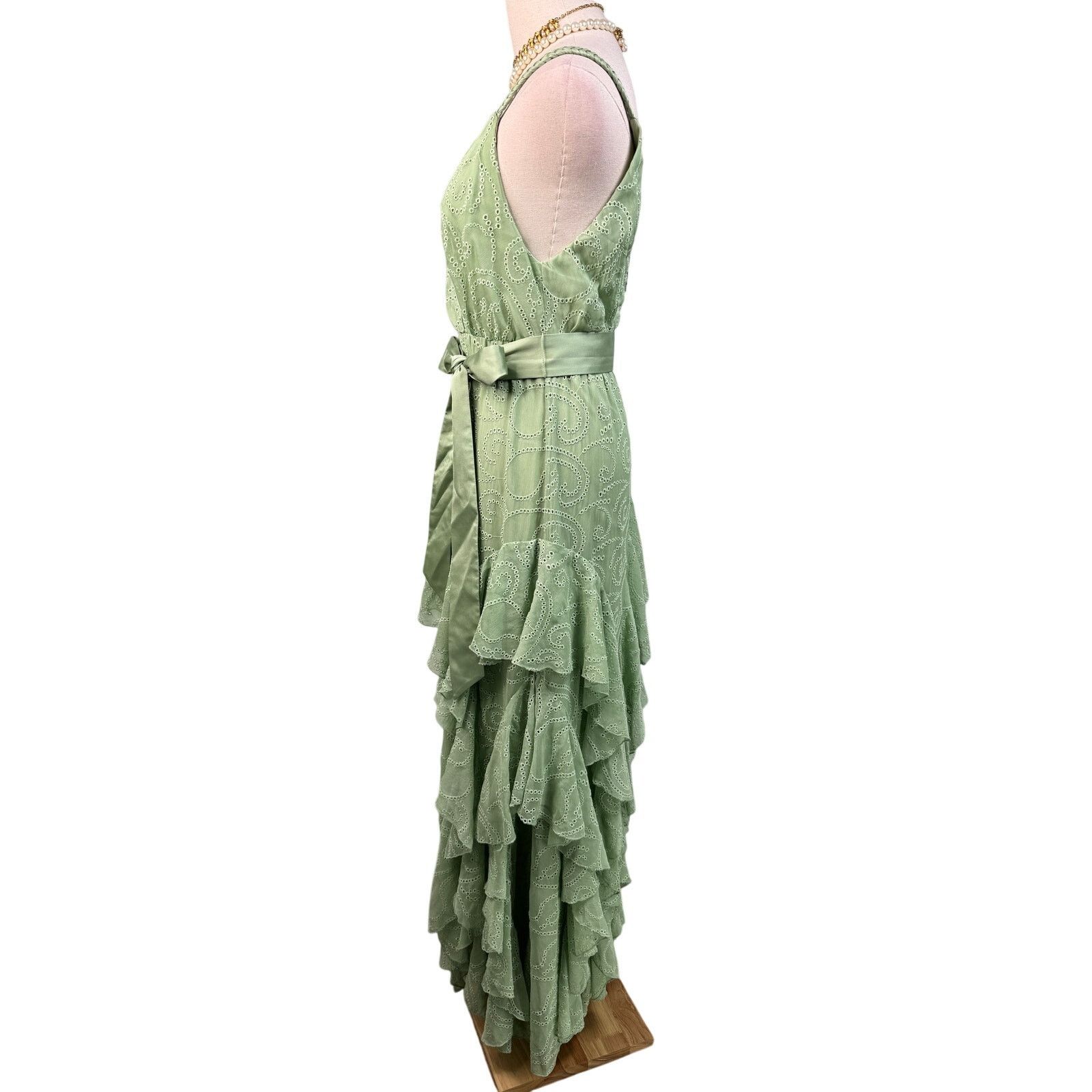 Alice + Olivia Alice + Olivia Emelia Eyelet Ruffle Maxi Dress green Size 0 Size XS / US 0-2 / IT 36-38 - 8 Thumbnail