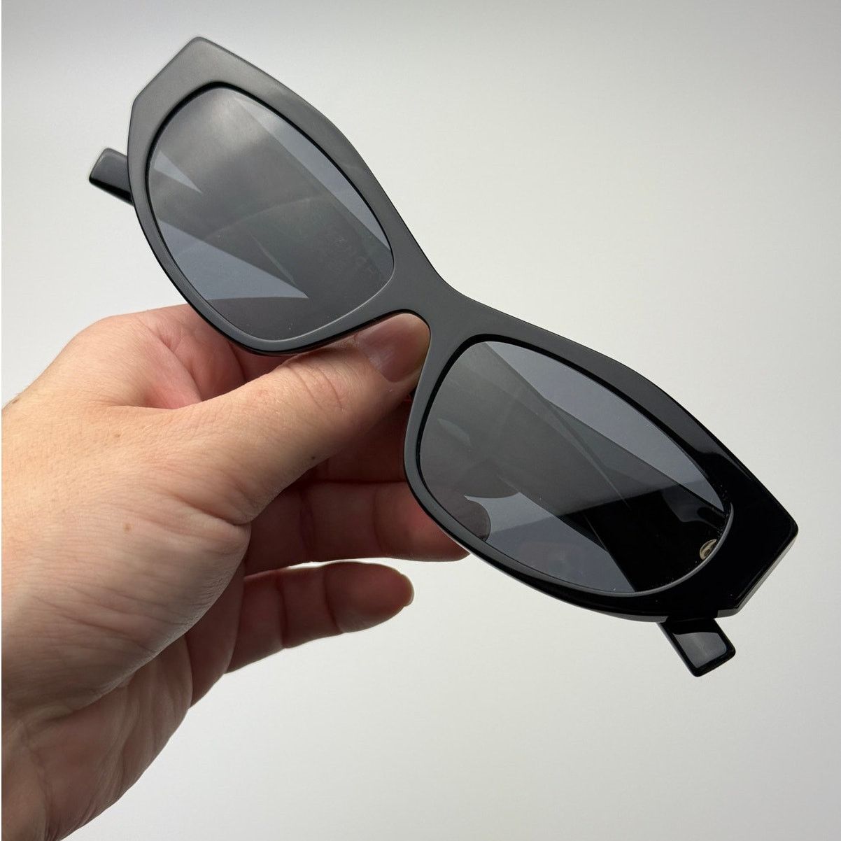 Givenchy NEW Givenchy Sunglasses GV40078I 01A Shiny Black/Gold Women Size ONE SIZE - 8 Thumbnail