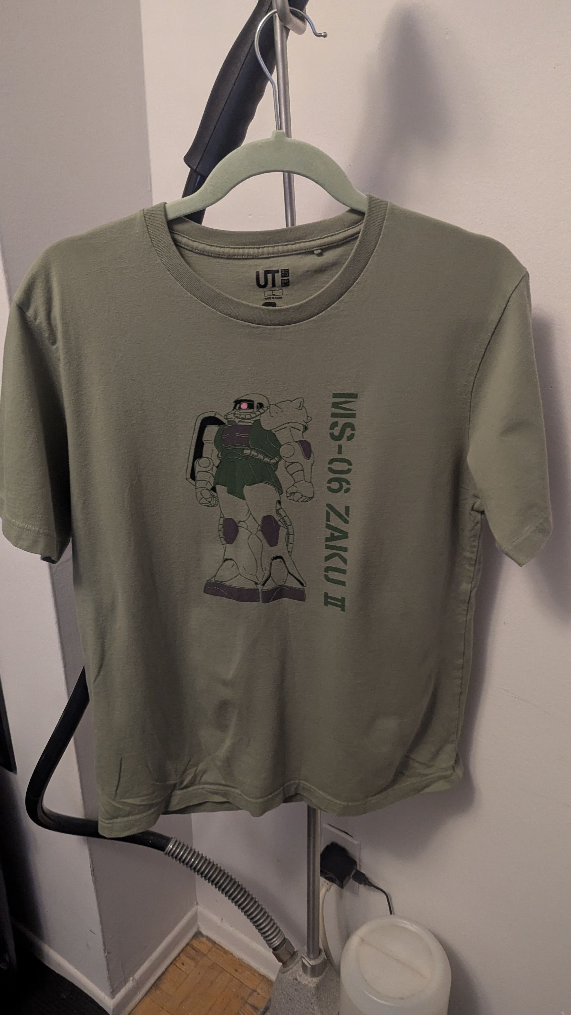 Uniqlo (Asia Size) Uniqlo UT L Zaku Gundam 40 Anniversary T-Shirt Size US M / EU 48-50 / 2 - 1 Thumbnail