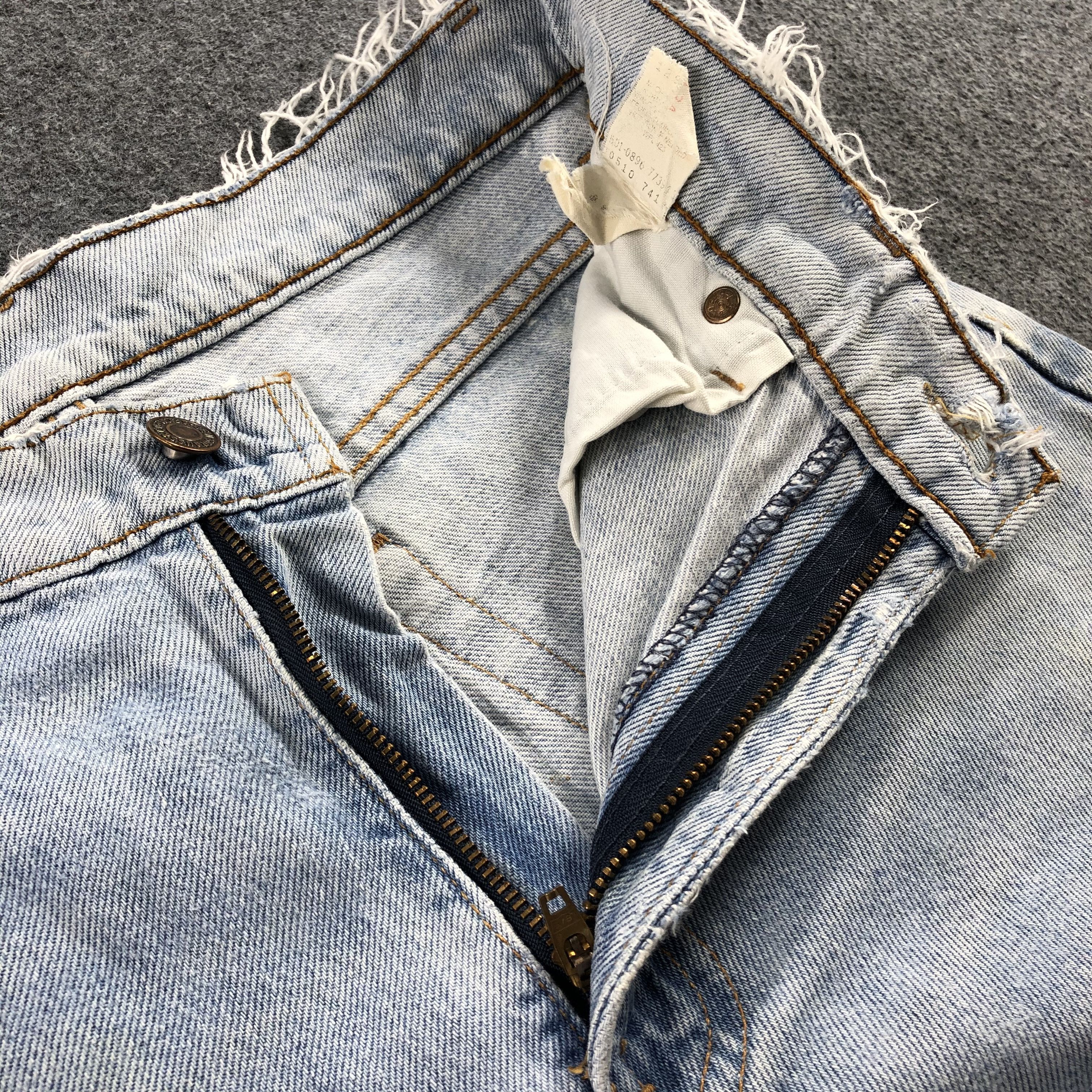 Levi's Vintage 90s Light Wash Levis 510 Jeans-J1898 Size US 28 / EU 44 - 11 Thumbnail