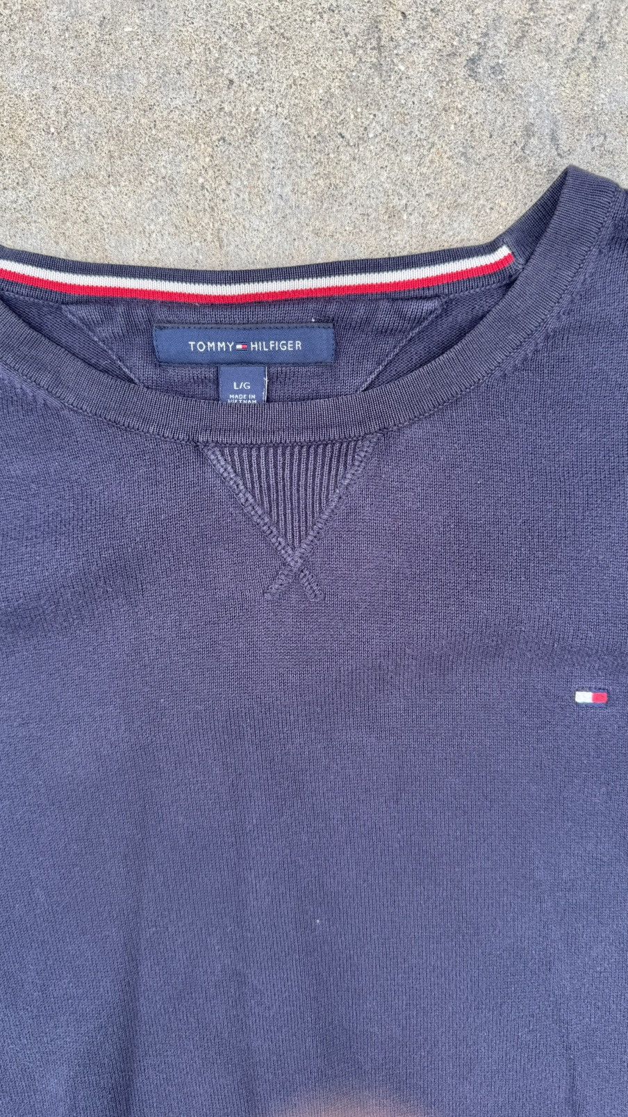 Tommy Hilfiger 2000s vintage Tommy Hilfiger navy blue crewneck Size L Size US L / EU 52-54 / 3 - 2 Thumbnail