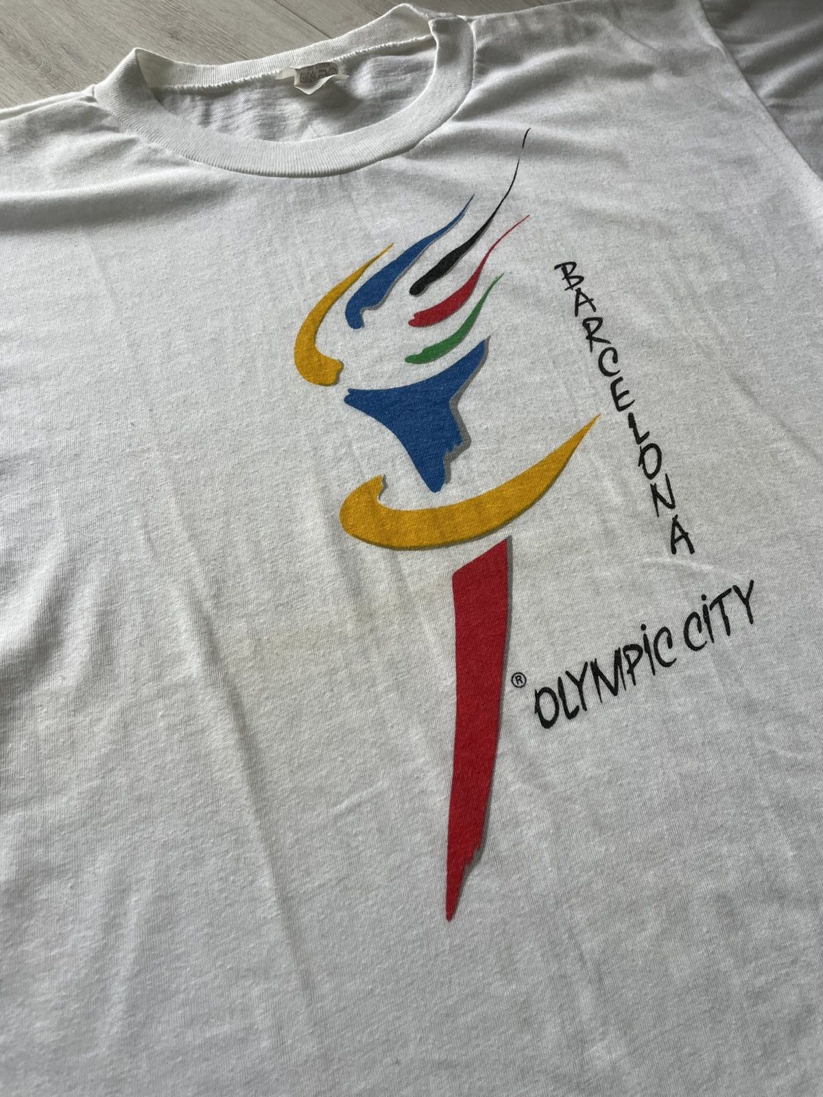 Vintage Vintage Barcelona Olympic City 1992 Art Designer T-Shirt Size US L / EU 52-54 / 3 - 3 Thumbnail