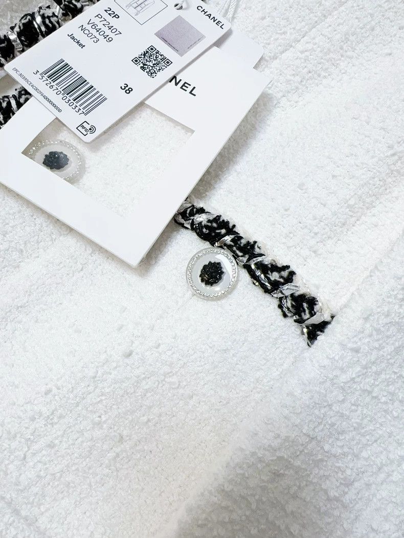 Chanel Chanel White Tweed Long Coat with Black Trim Size M / US 6-8 / IT 42-44 - 5 Thumbnail