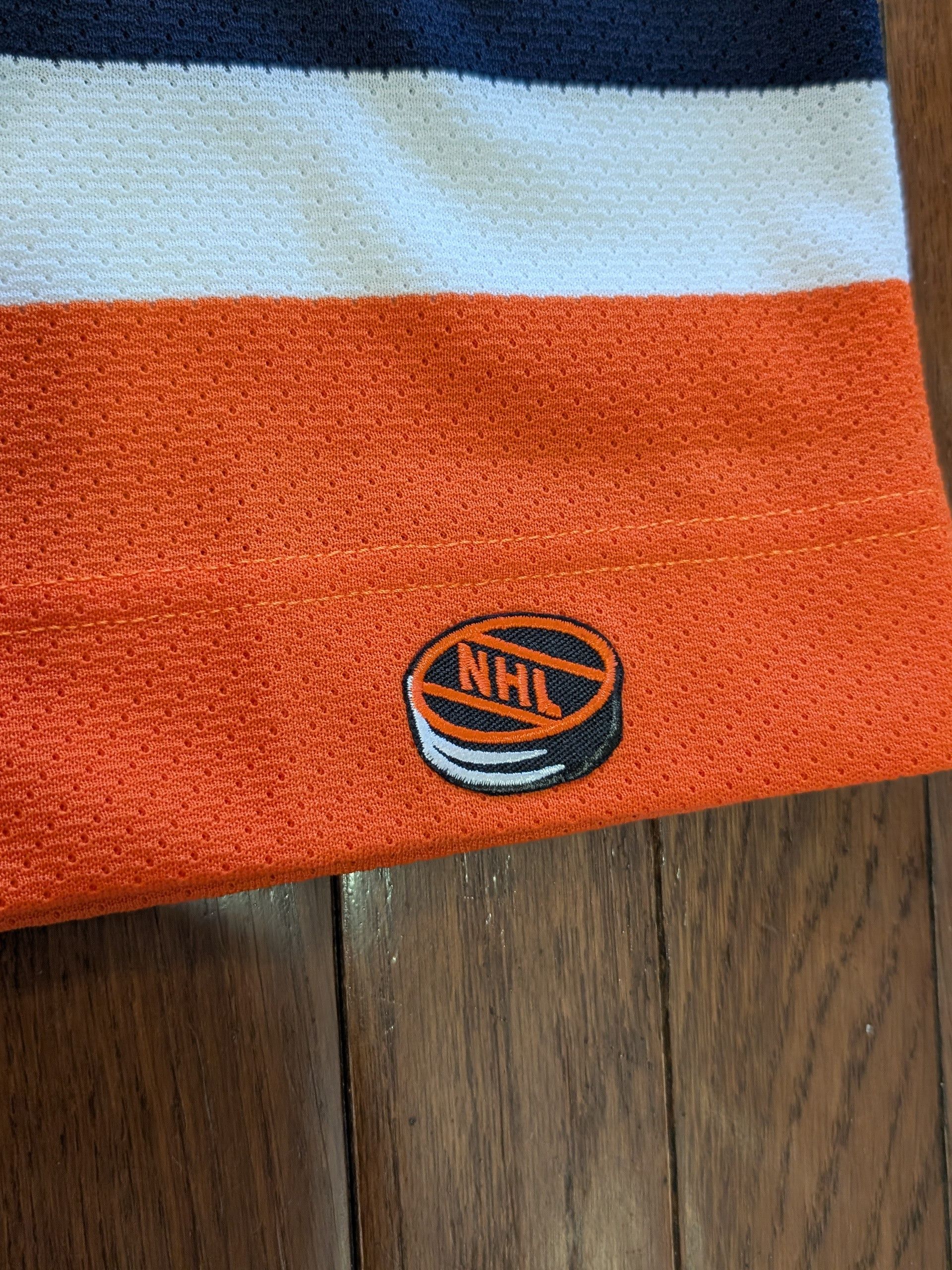 Ccm NWT Bryan Trottier Signed New York Islanders CCM Jersey S L Size US L / EU 52-54 / 3 - 7 Thumbnail