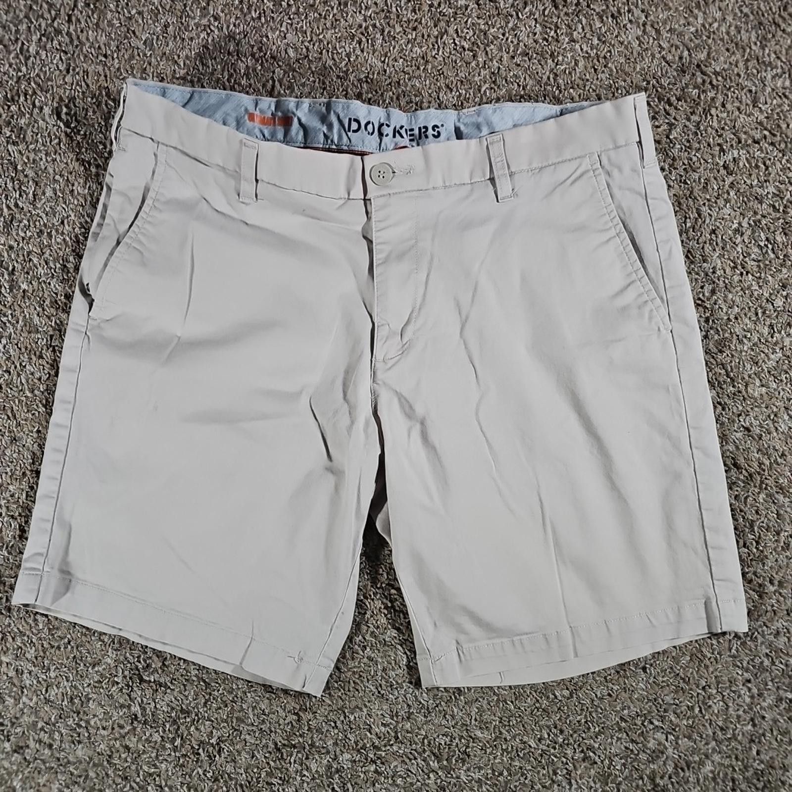 Dockers Dockers Supreme Flex Ultimate Short Sz 38 Beige Shorts Size US 38 / EU 54 - 1 Thumbnail