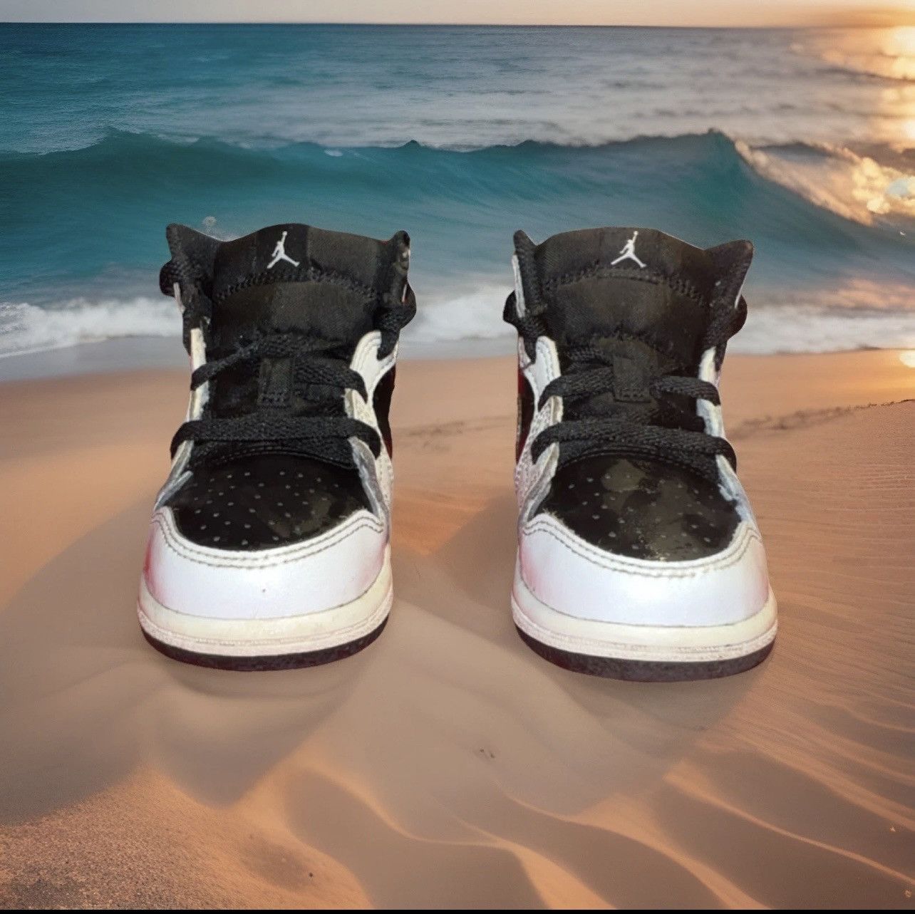 Jordan Brand Jordan Toddler 1 Mid White/Gold, White///Black- SIZE 10C Size US 10 / EU 43 - 2 Thumbnail