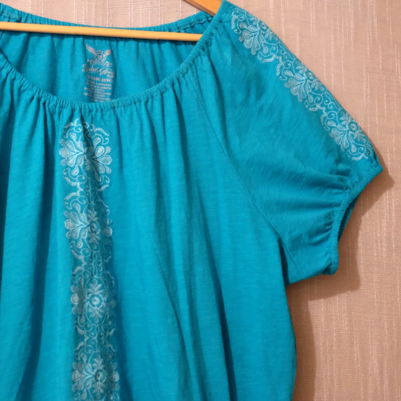 Faded Glory Faded Glory Short Sleeve Green Embroidered Cotton Women's Plus Size 2X T-Shirt Regular 100% Cotton Lightweight Casual Nike? Size 40" / US 18 - 3 Thumbnail