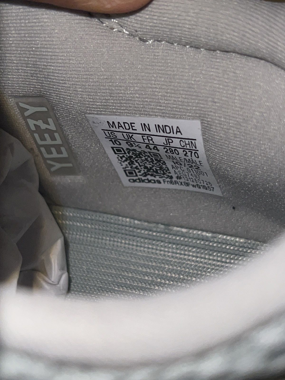 Adidas Yeezy 700 Salt Size US 10 / EU 43 - 4 Thumbnail